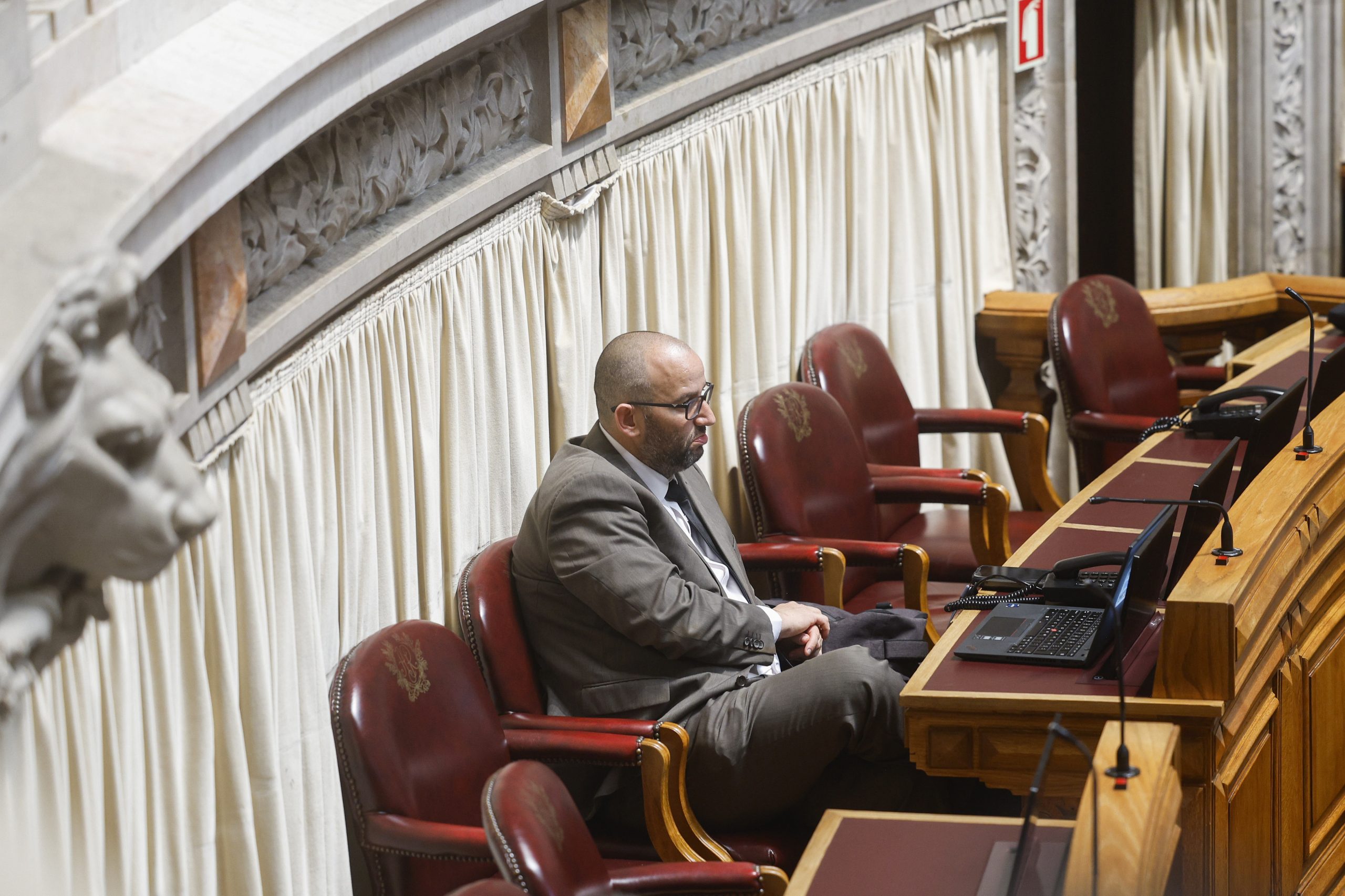 Parlamento confirma em plenário levantamento da imunidade de Miguel Arruda