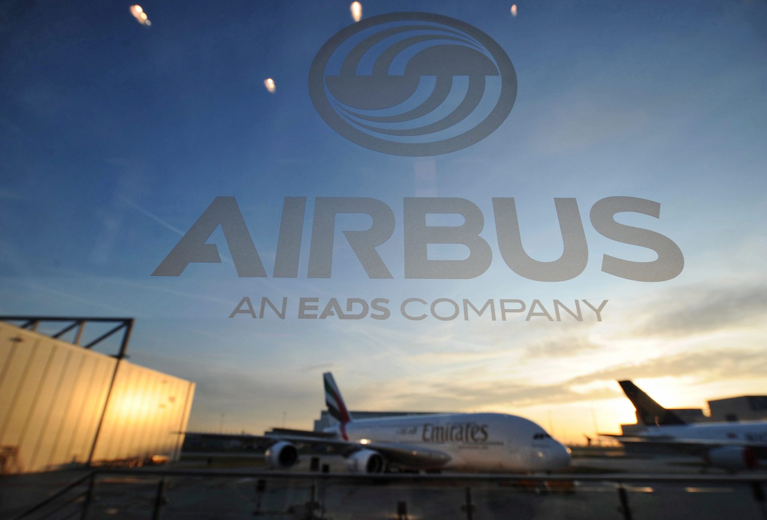 Airbus anuncia encomendas de 36 mil milhões de euros num total de 326 aviões