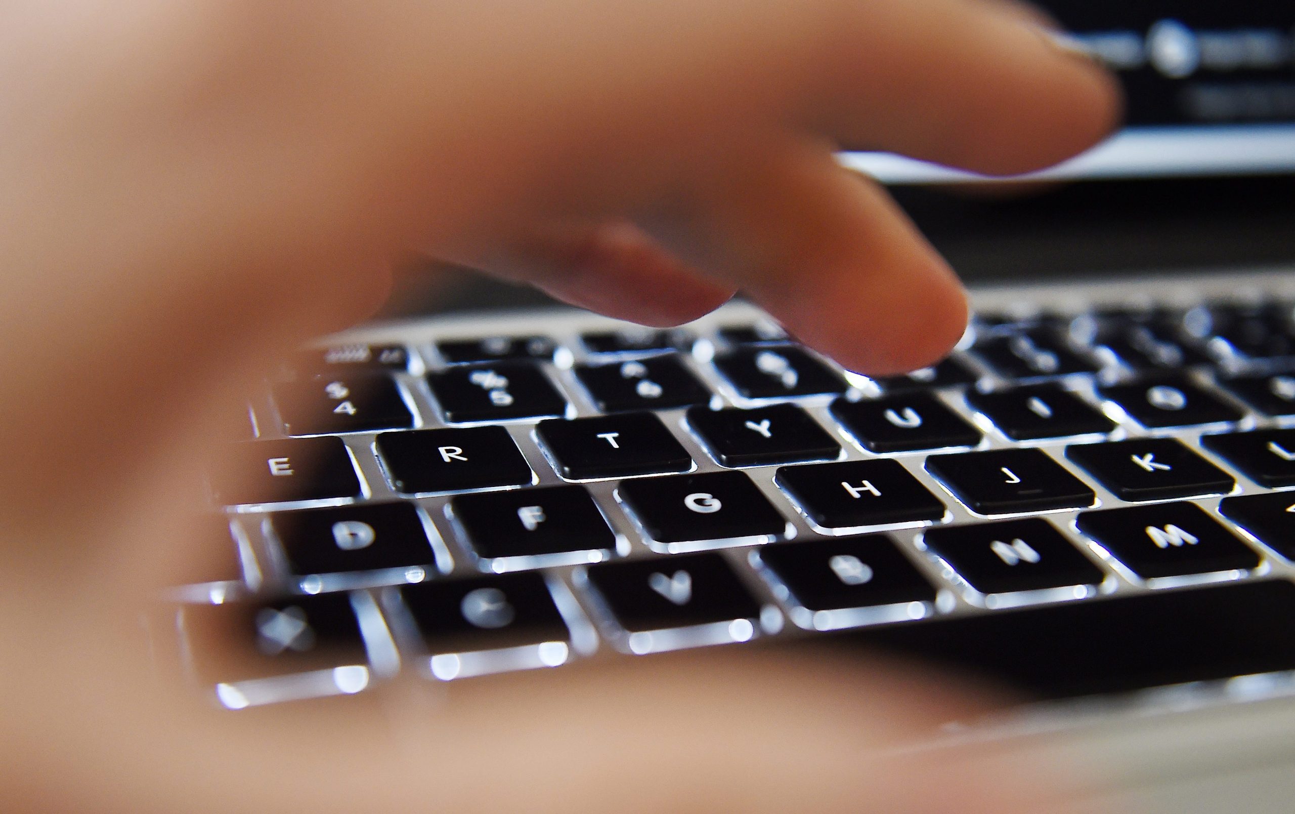 Mais de 80% dos portugueses lê notícias na internet mas número está a descer