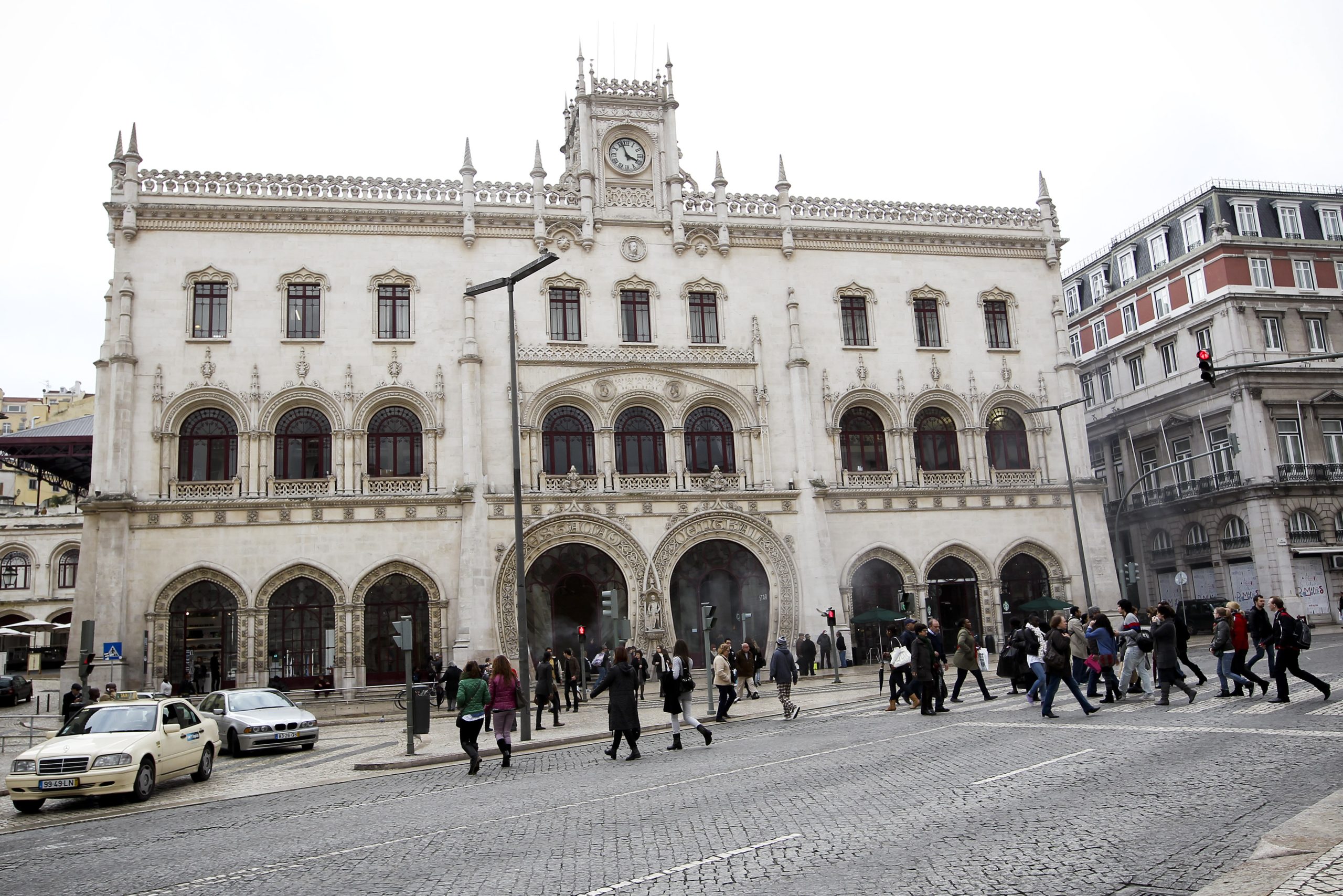 Esta madrugada, um grupo de pessoas protestou no Rossio e exigiu a reposição da estátua de D. Sebastião