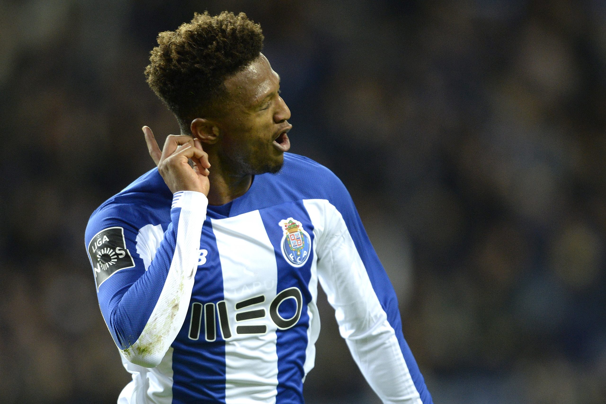 Lesão na perna esquerda afasta Zé Luís da visita do FC Porto ao Santa Clara