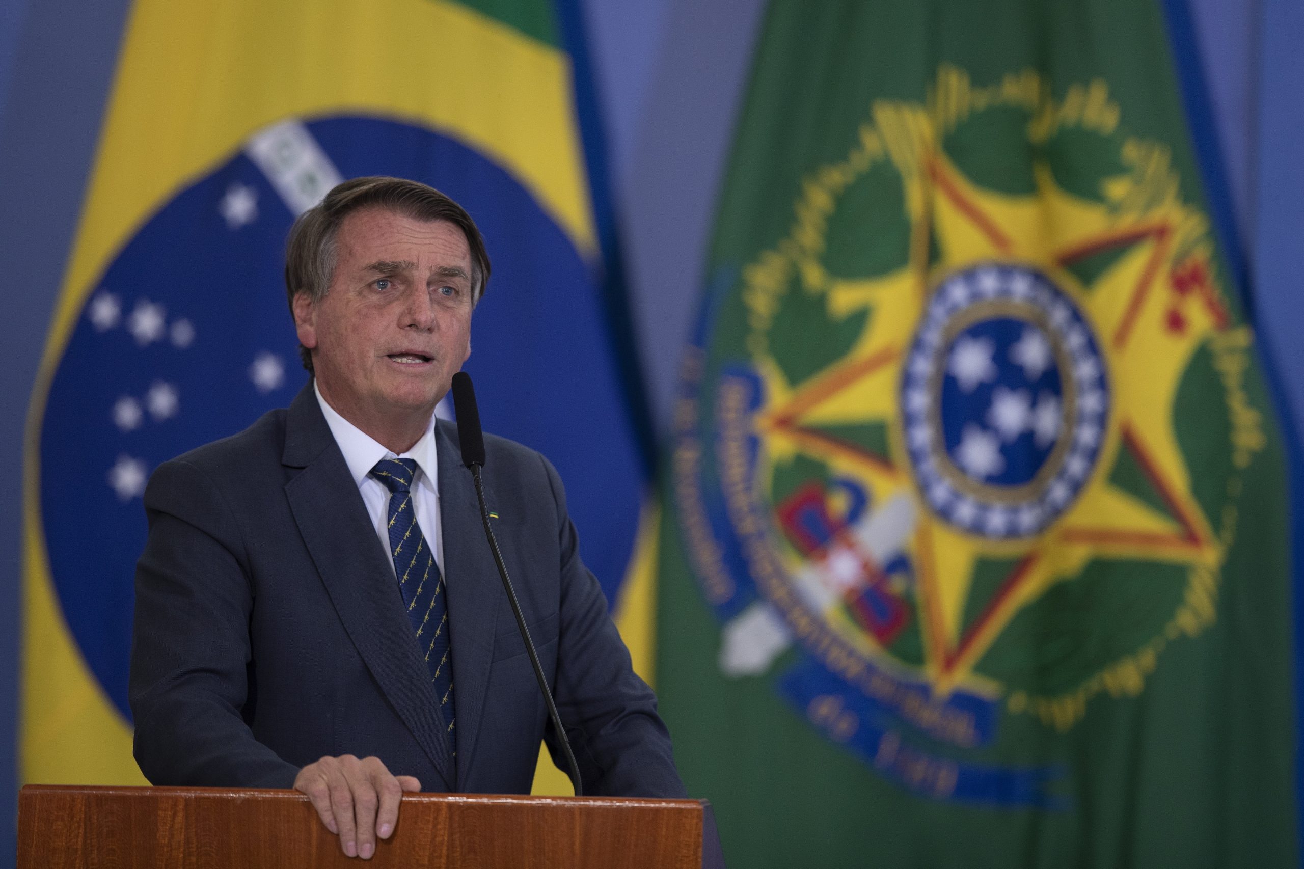 Brasil quer mudar política da Petrobras para conter aumento dos combustíveis