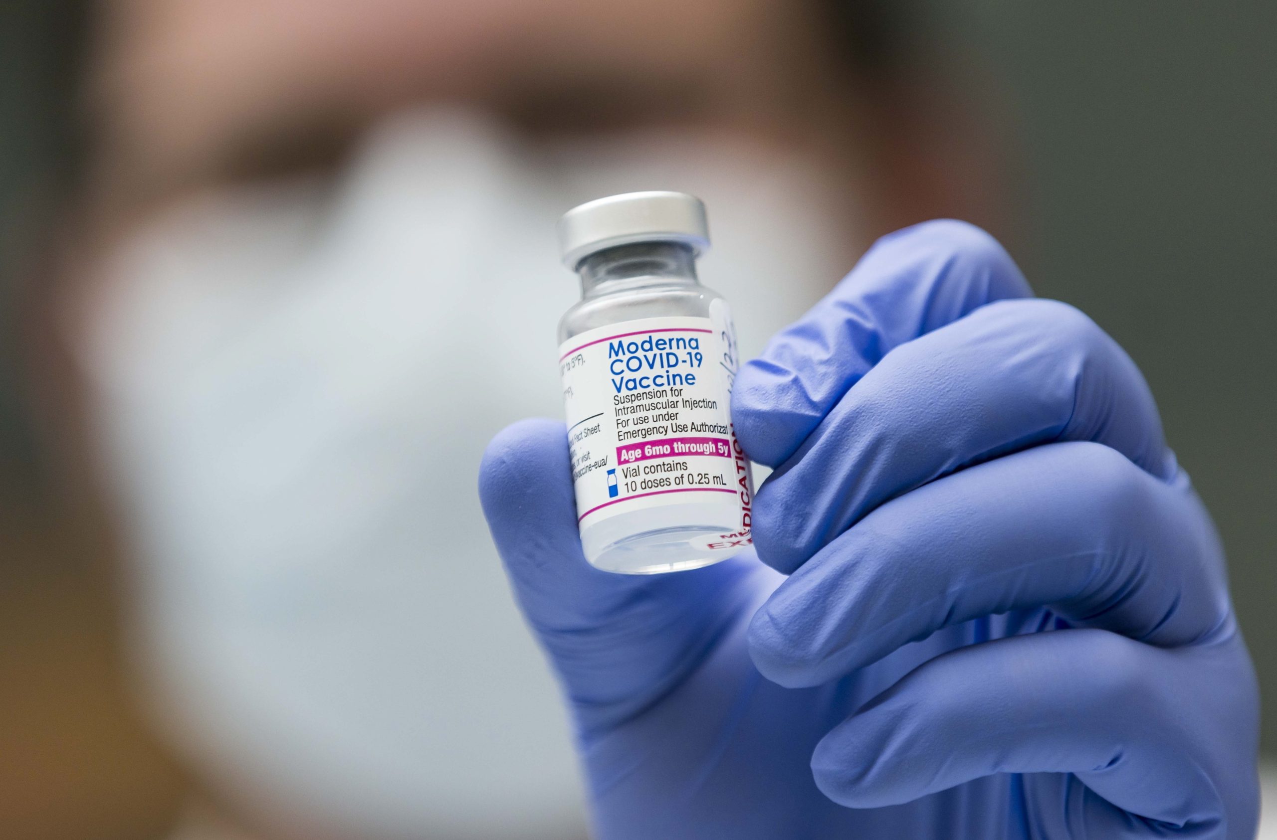 Suíça vai destruir 10,3 milhões de doses da vacina Moderna contra a covid-19