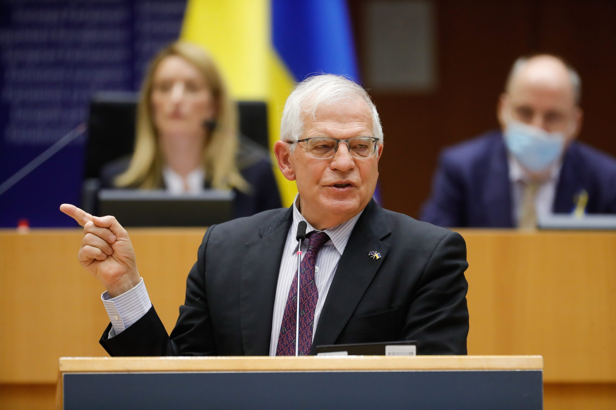 Ucrânia: Rússia também está a bombardear mentes com desinformação, diz Borrell