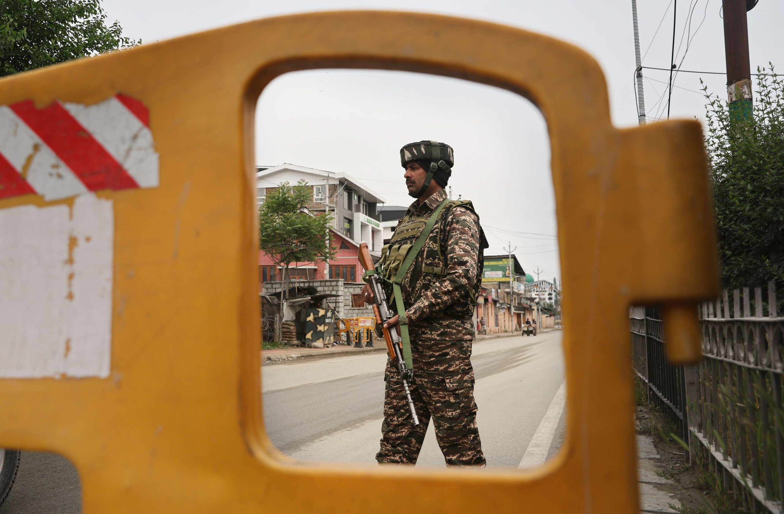 E agora, para alegrar as hostes, temos uma guerra entre o Afeganistão e o Paquistão