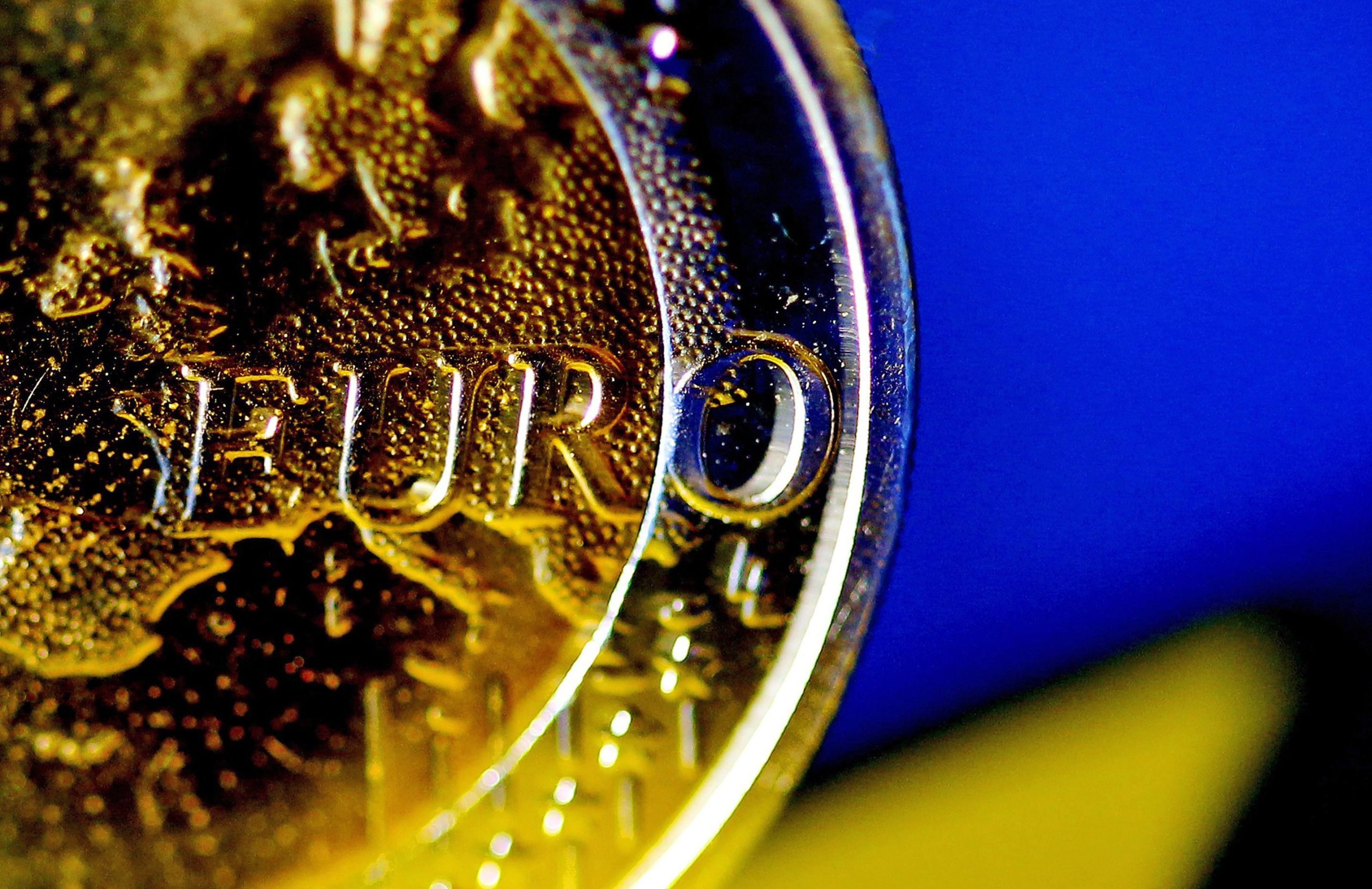 Euro cai para mínimos face ao dólar desde maio de 2017