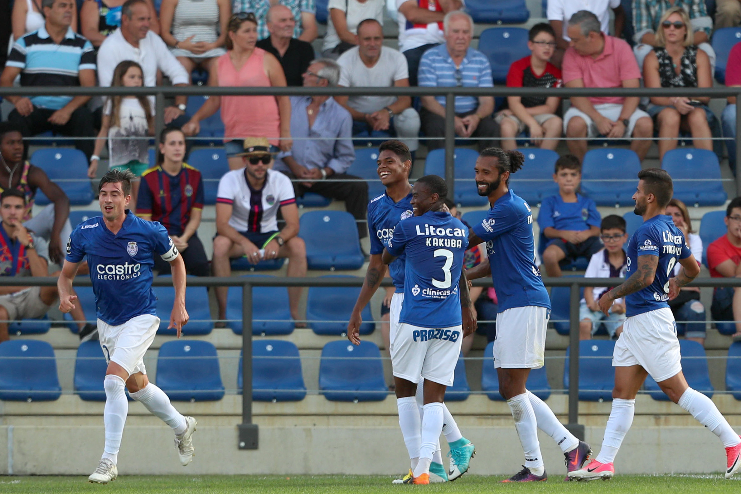Feirense vence em Chaves e continua sem derrotas