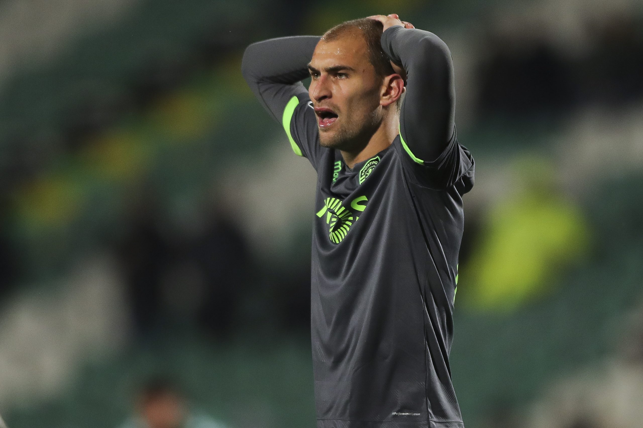 Bas Dost dispensado do treino do Sporting