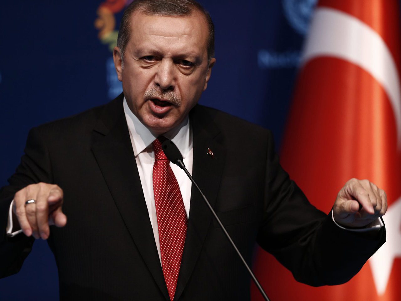 A ameaça de Erdogan: “Se forem mais longe, estas fronteiras serão abertas. Ponham isso na vossa cabeça”