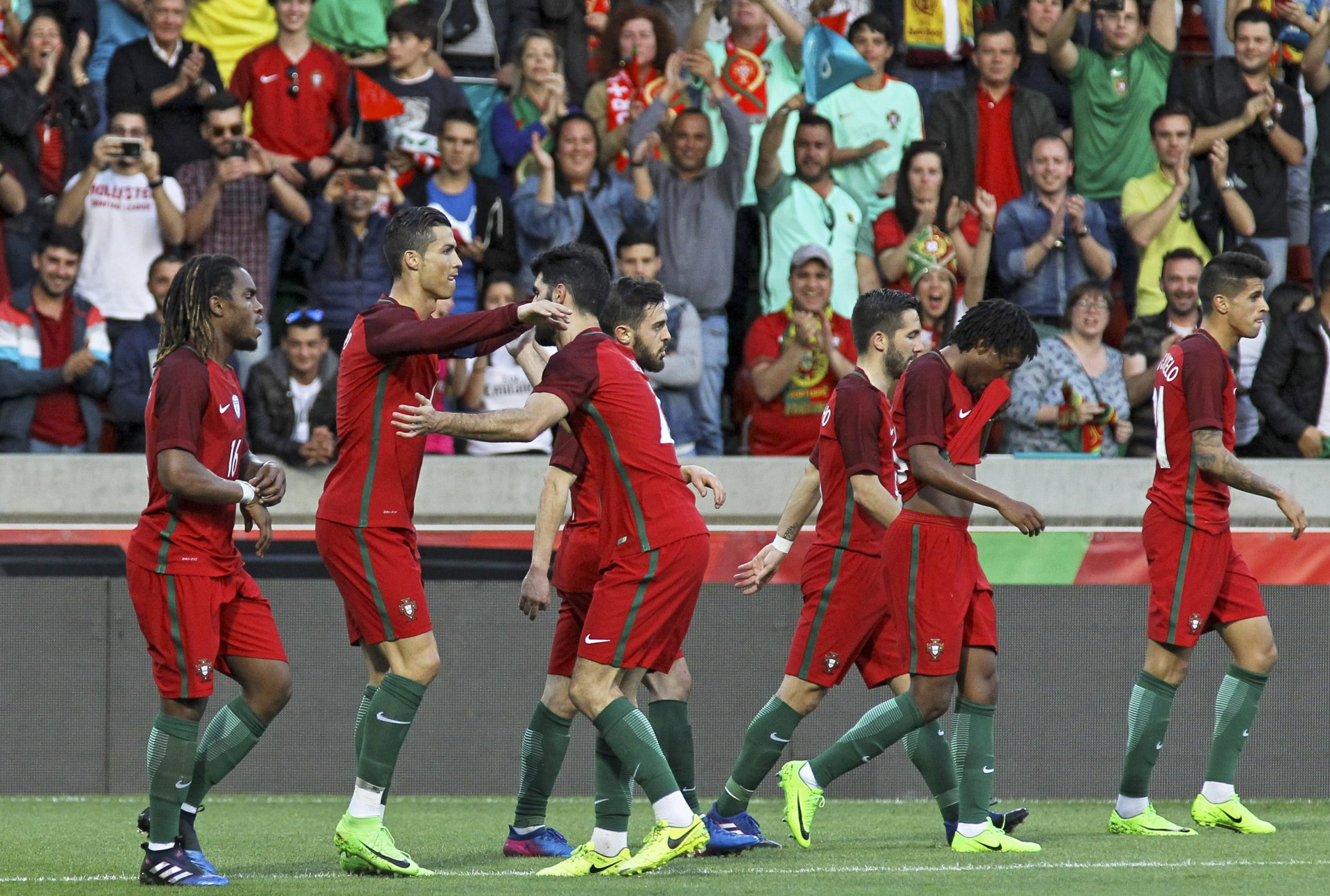 Portugal perde com Suécia depois de ter ido para o intervalo a vencer por 2-0