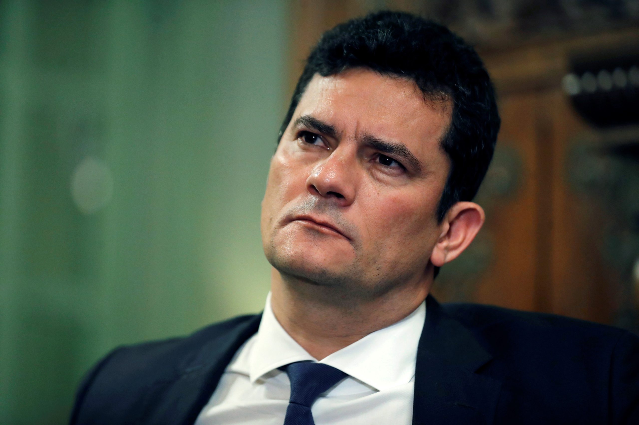 Apesar de suspeitas de colaboração ilegal na Lava Jato, Presidente brasileiro diz “confiar irrestritamente” em Sergio Moro