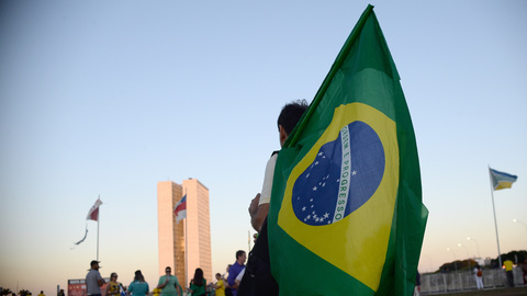 Seis em cada dez brasileiros estão contra lei que congela gastos do Governo por 20 anos