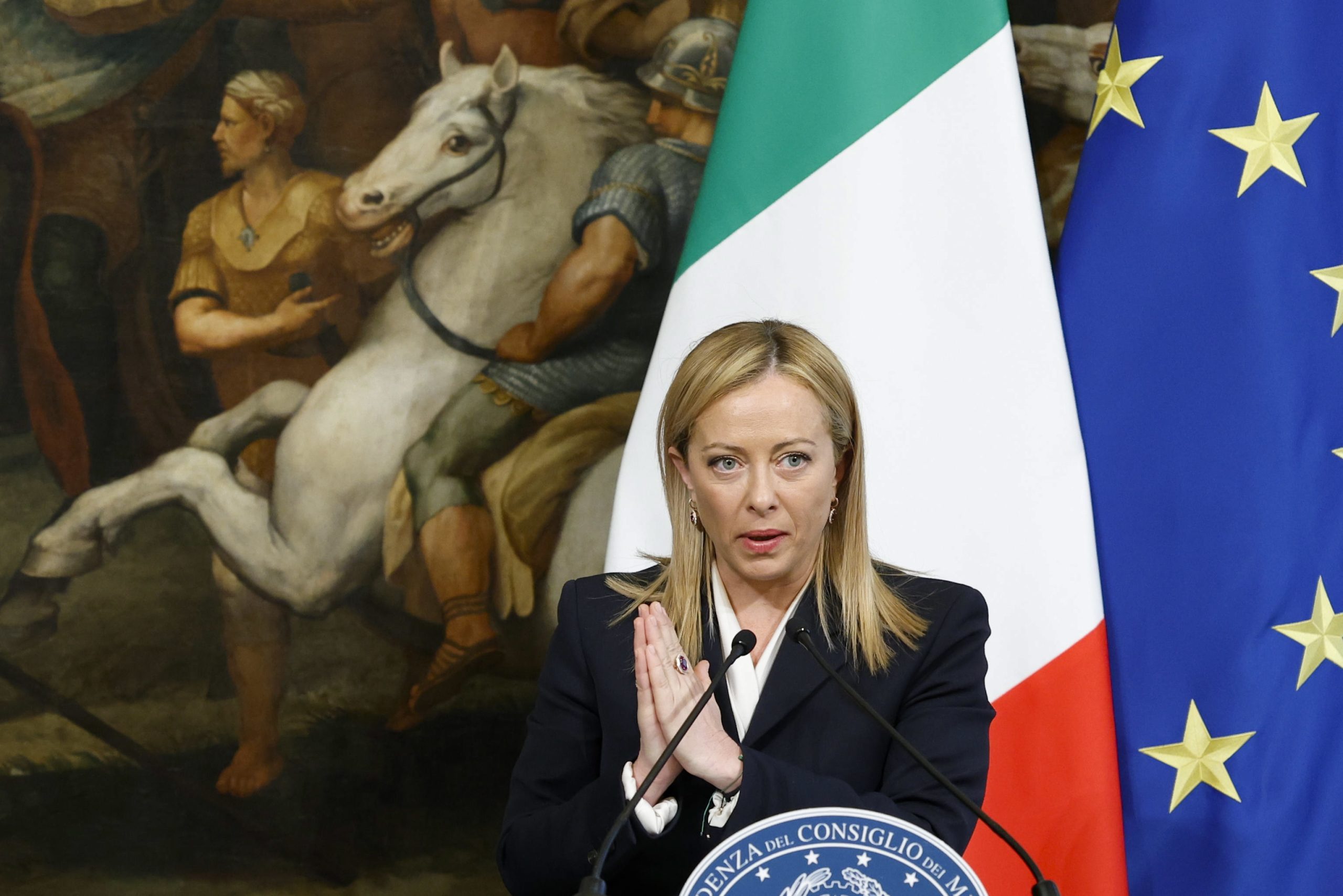 Primeira-ministra italiana mantém denúncia por difamação contra escritor Roberto Saviano