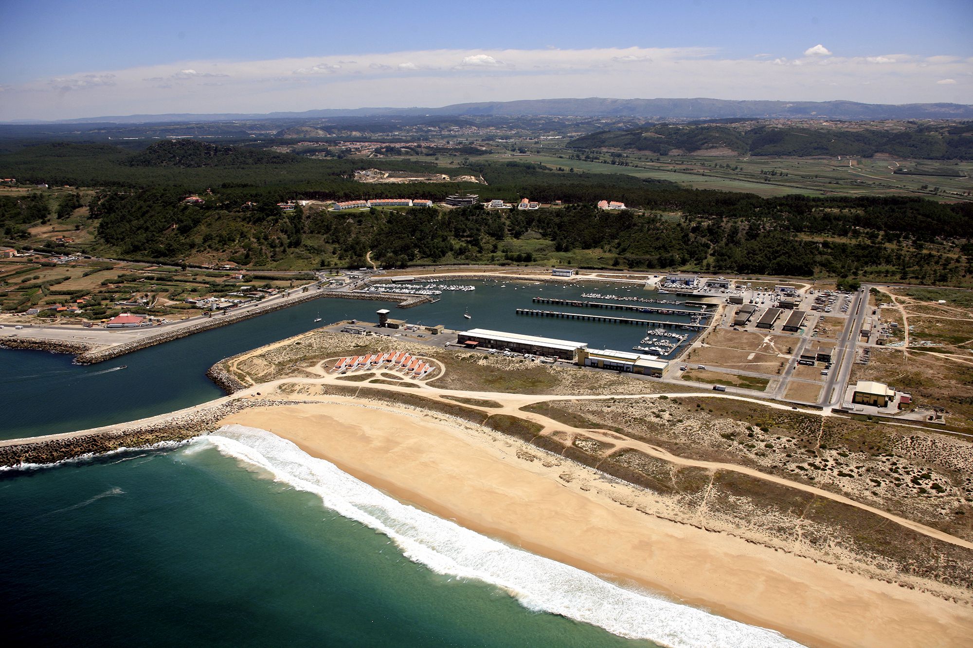 Três pessoas morreram hoje por afogamento nas praias portuguesas