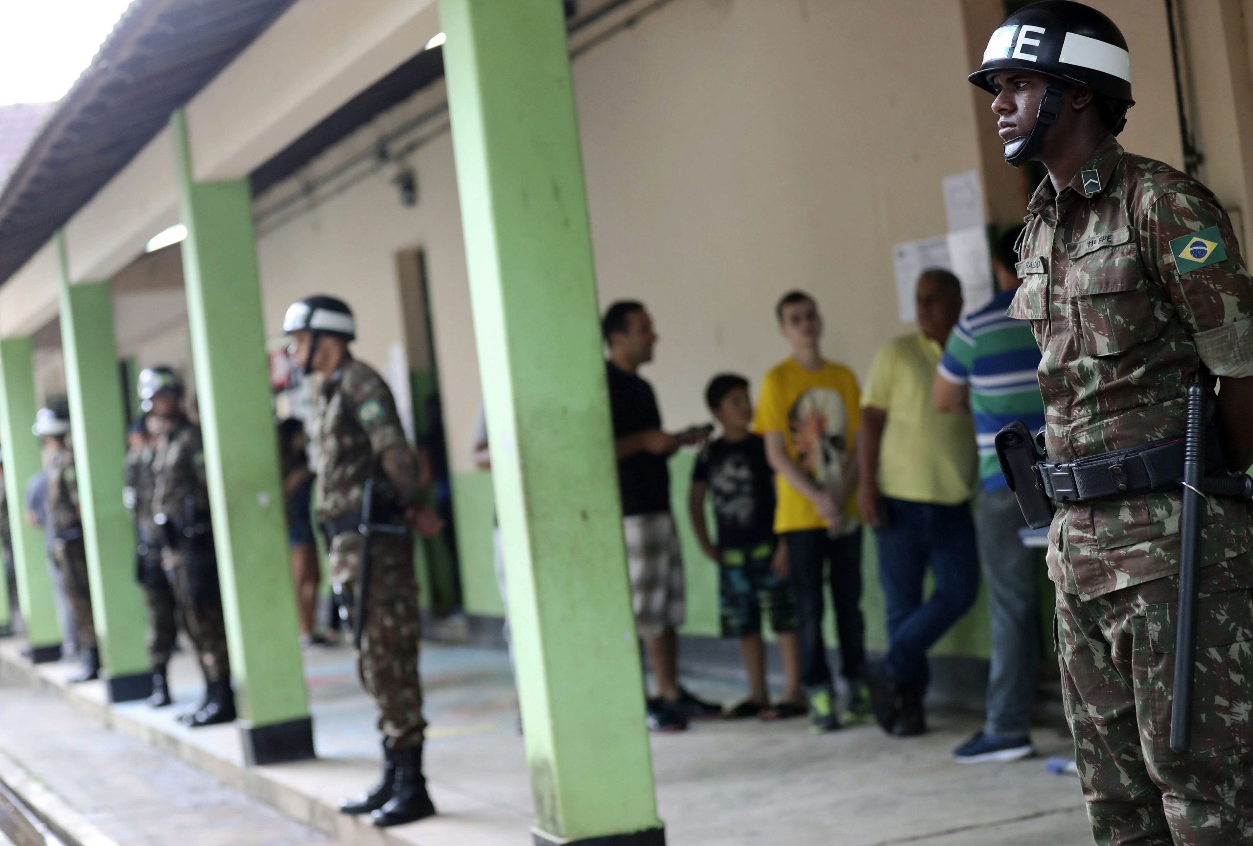 Eleições no Brasil: 35 detenções e 1.956 urnas substituídas em todo o país