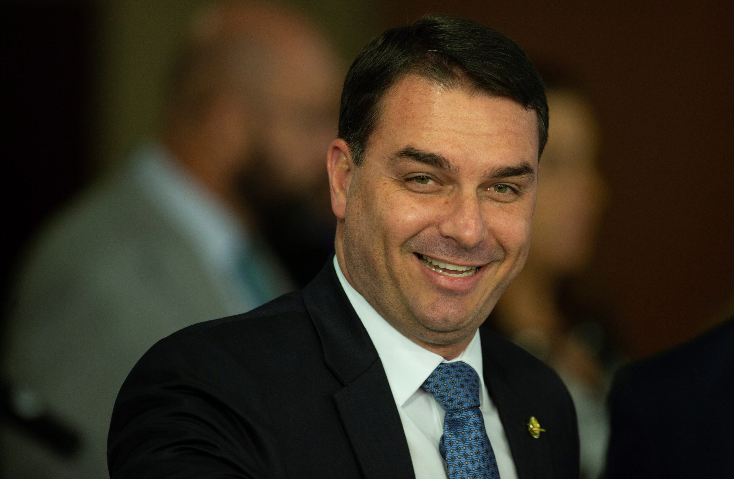 Justiça brasileira quer filho de Bolsonaro a depor em caso de fuga de informações