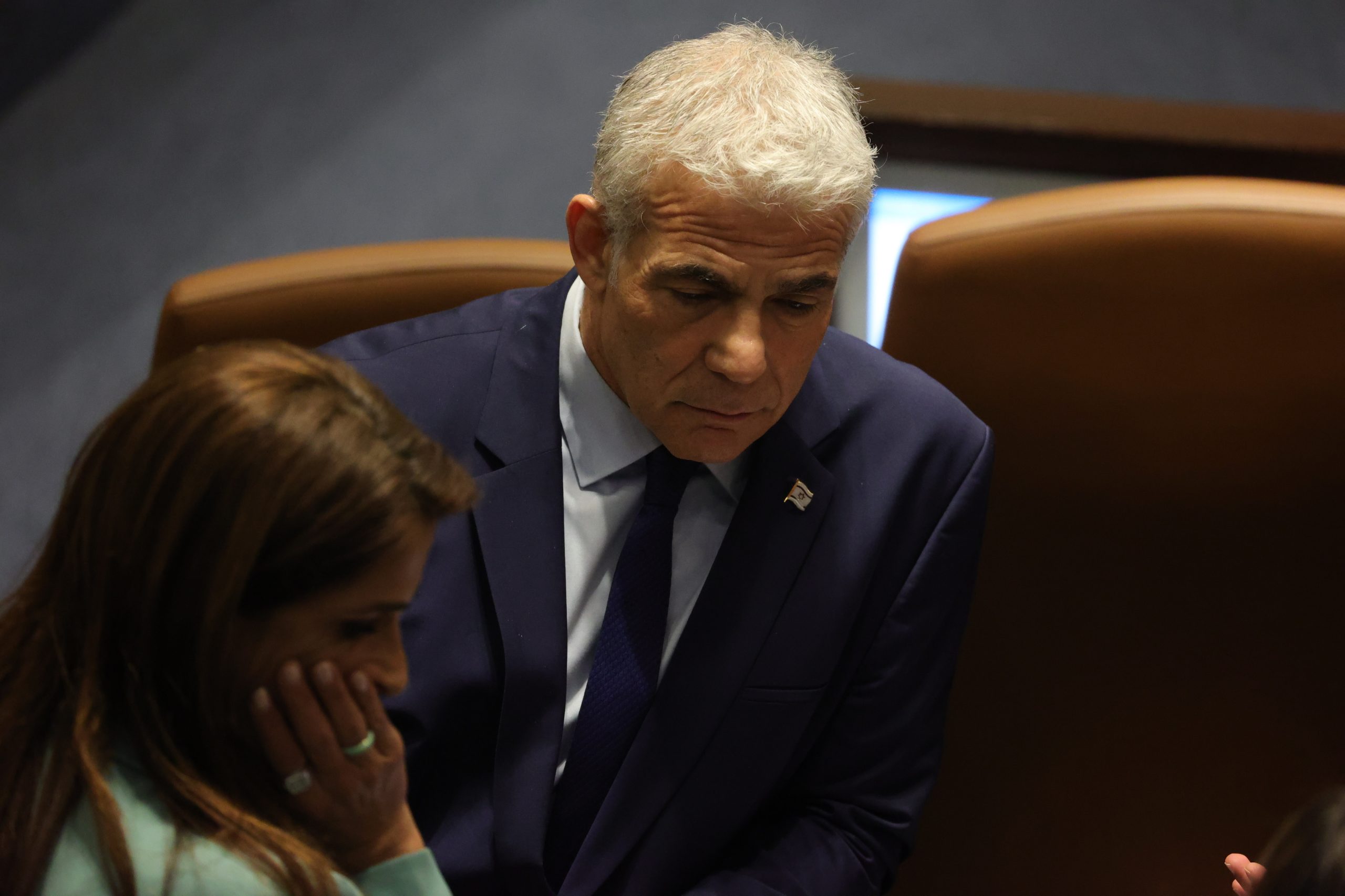 Líder da oposição israelita pede a Netanyahu que se demita