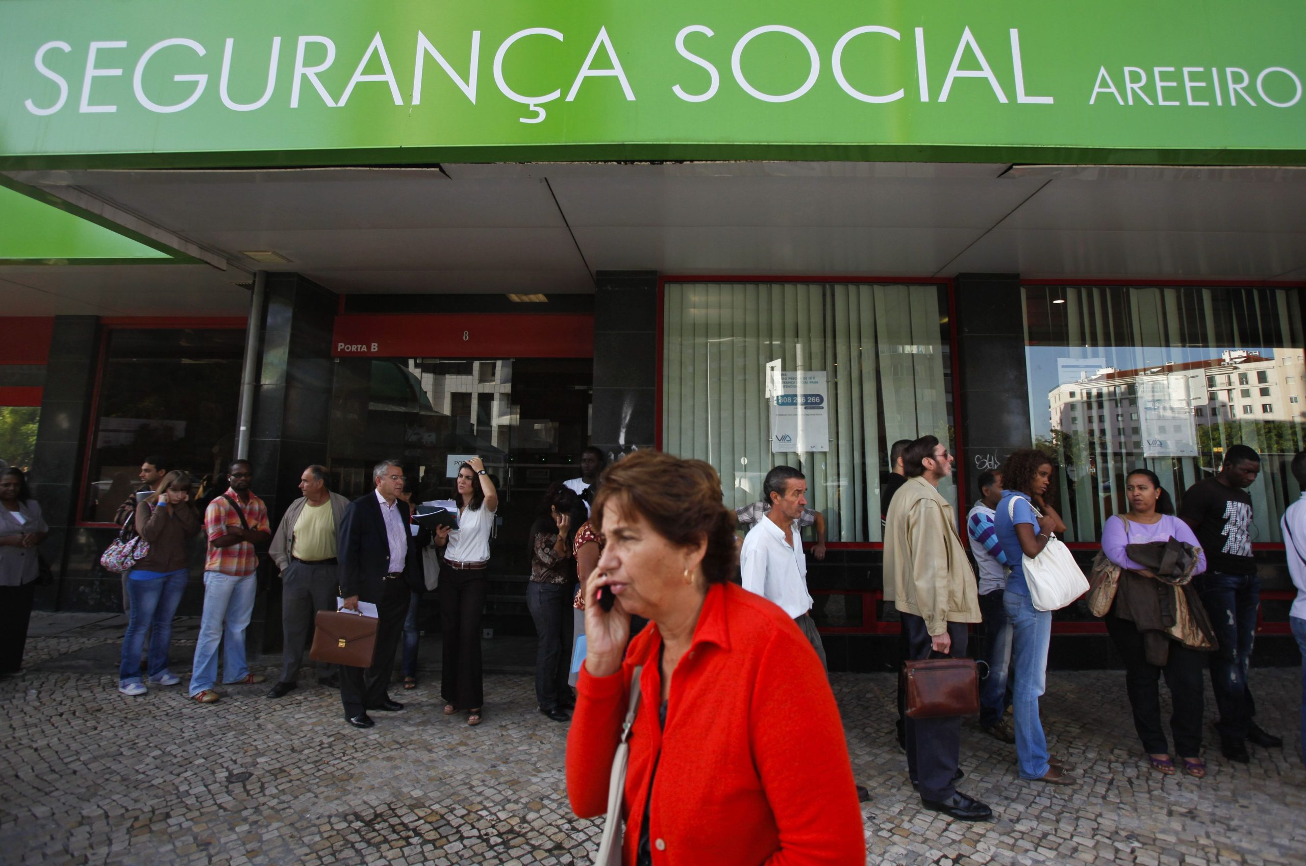 Prazo para trabalhadores independentes pedirem apoio alargado até segunda-feira