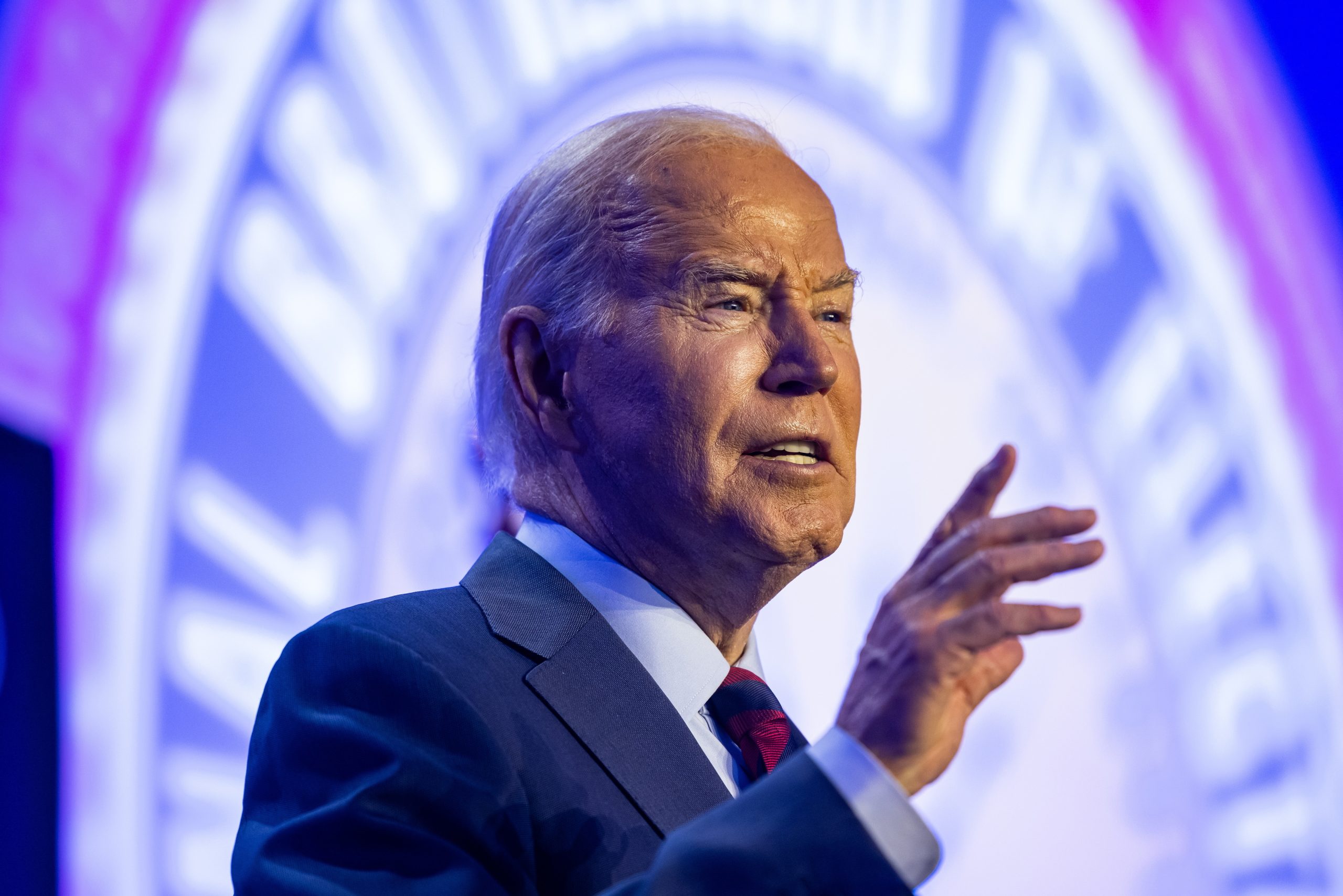 Biden pede fim de “violência sem sentido” 25 anos após massacre de Columbine