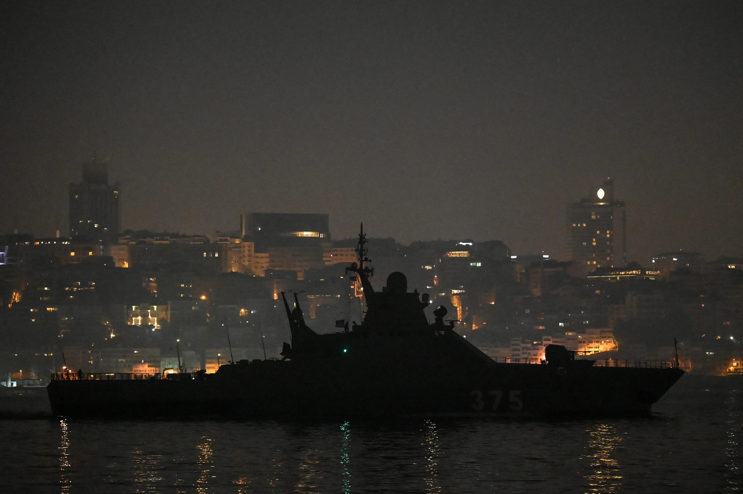 Rússia afirma ter destruído um navio de reconhecimento ucraniano no Mar Negro