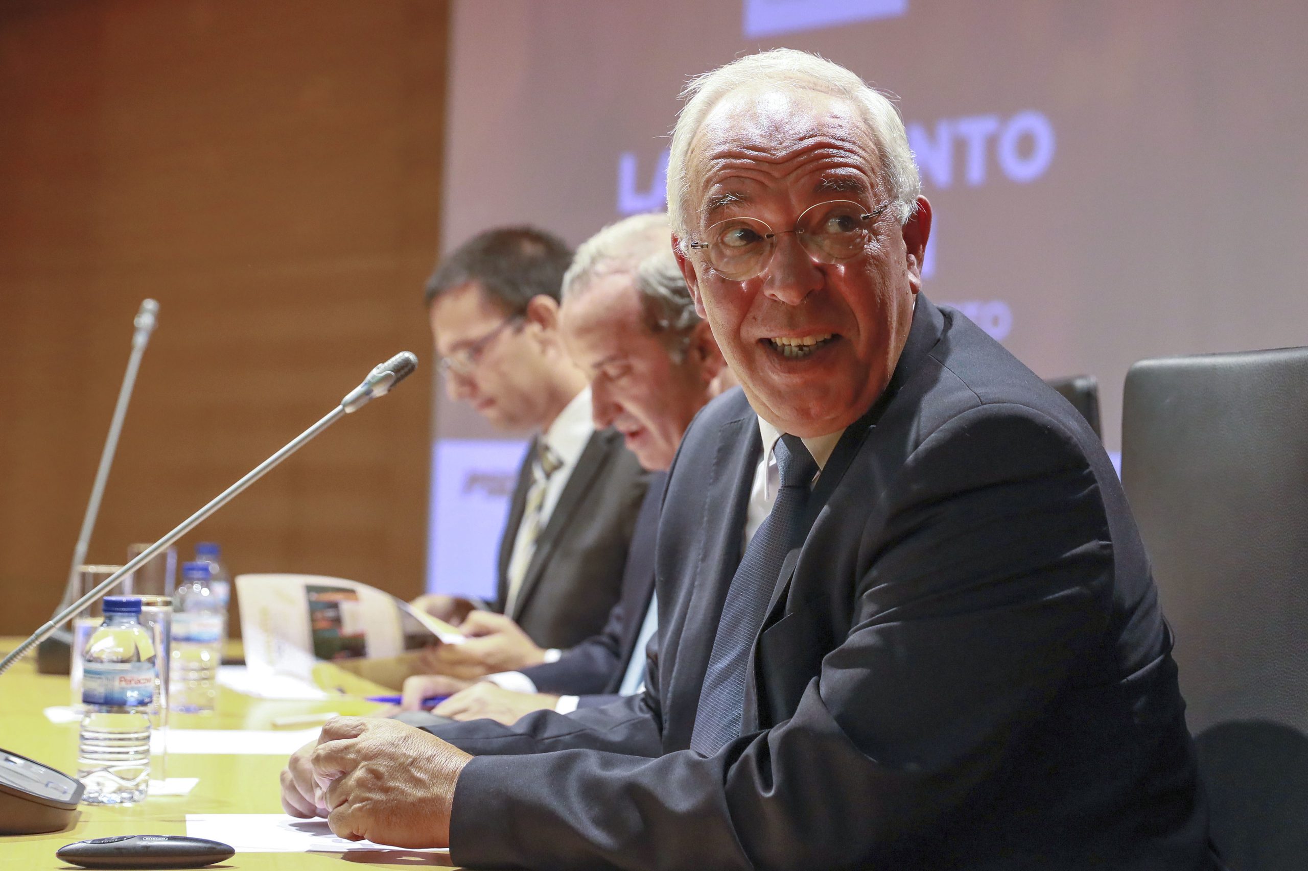 PSD vai ter “programa ao centro” que sirva partido e não só “líder A ou B”