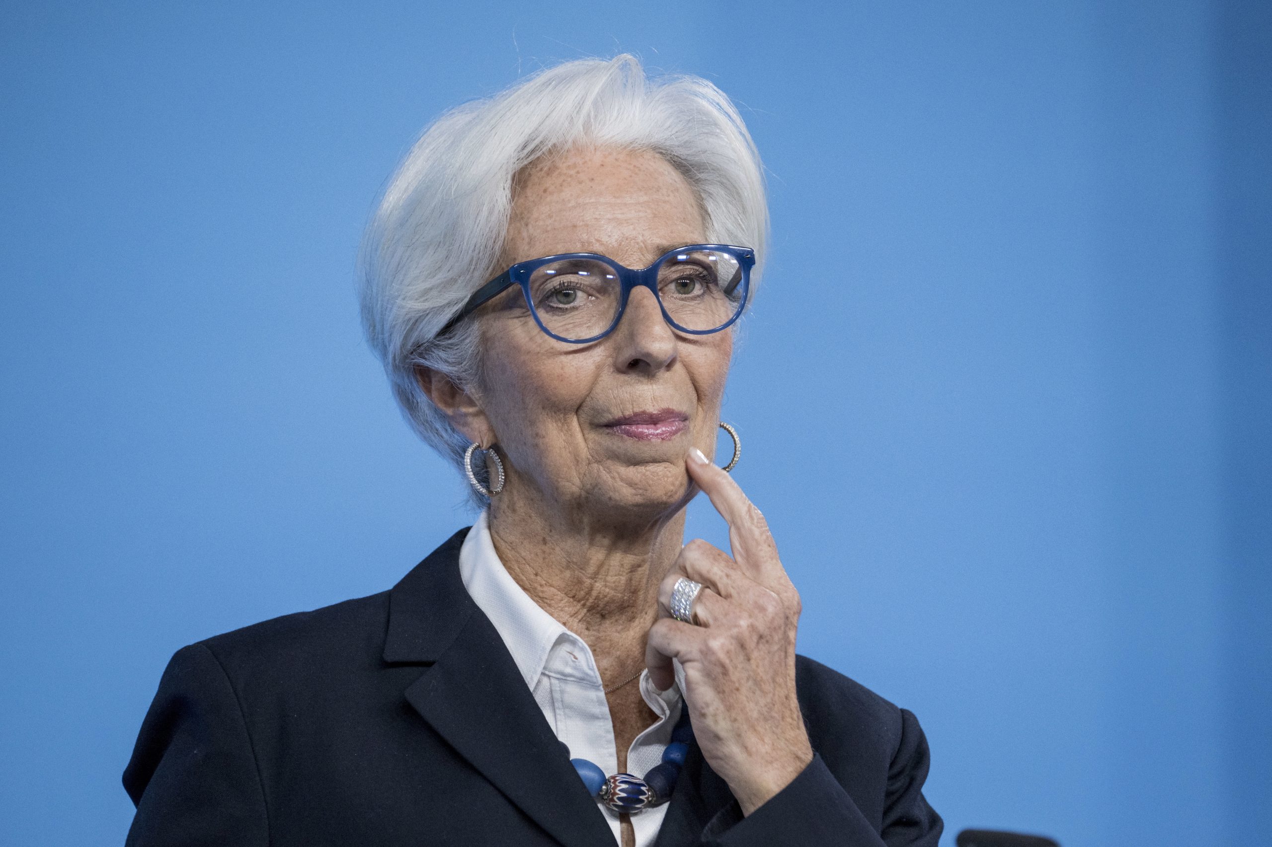 Lagarde alerta para inflação alta, que deverá continuar acima da meta durante algum tempo