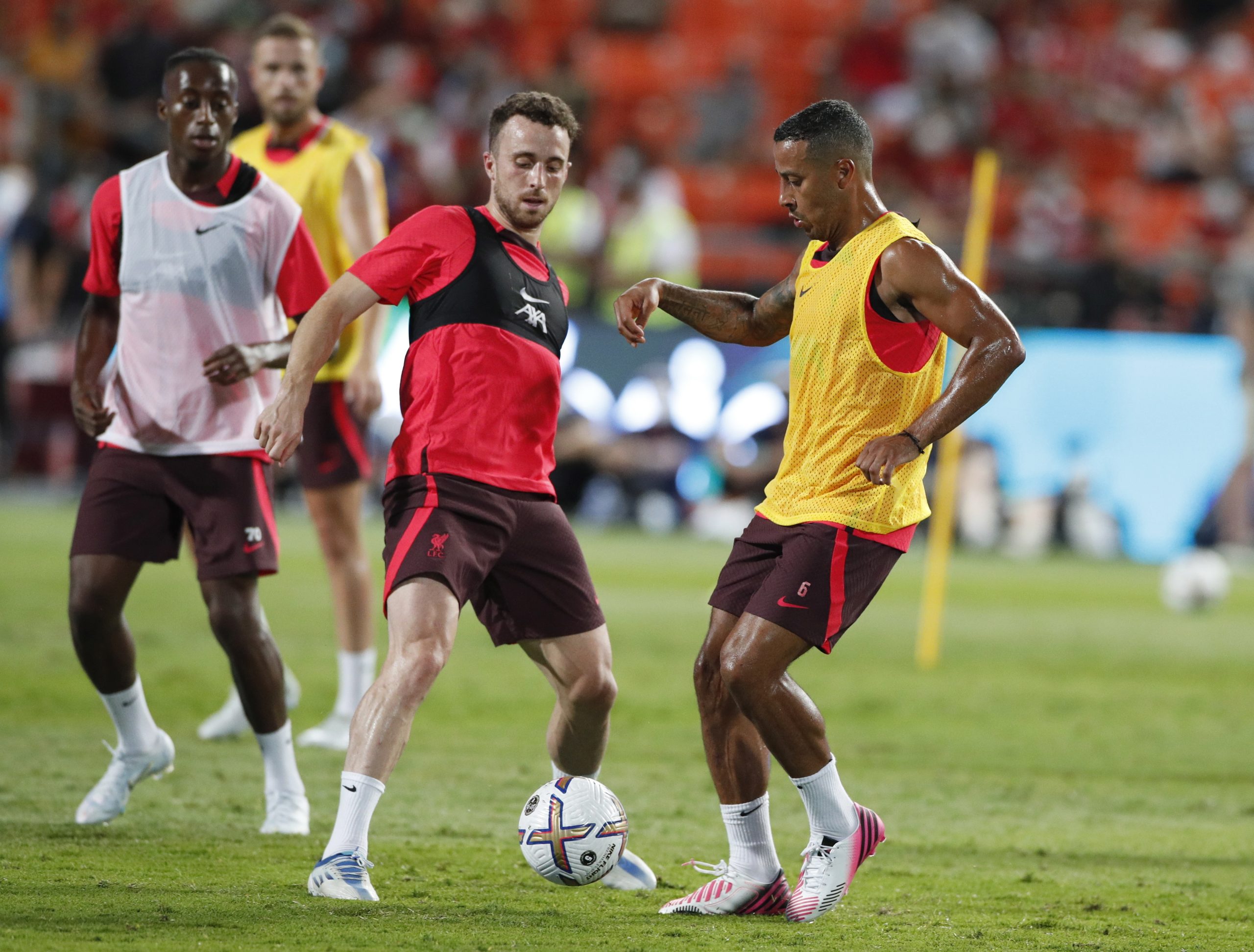 Diogo Jota volta a treinar sem limitações quatro meses após lesão que o tirou do Mundial