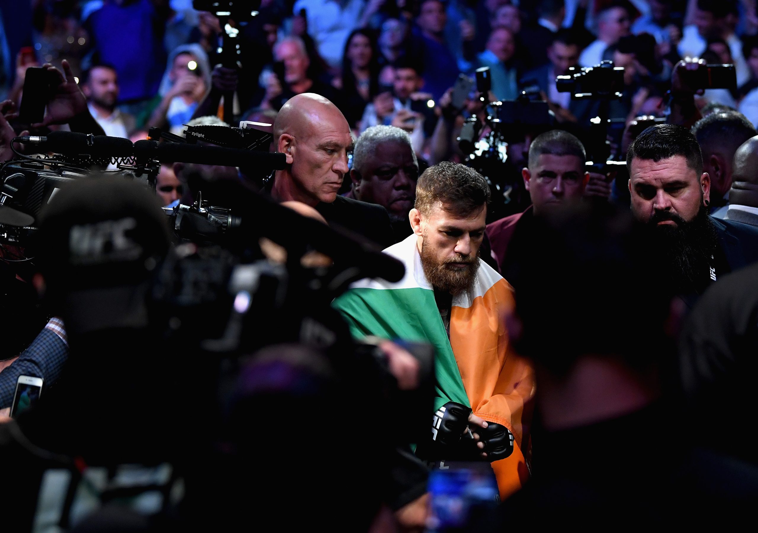 Conor McGregor anuncia fim da carreira na MMA