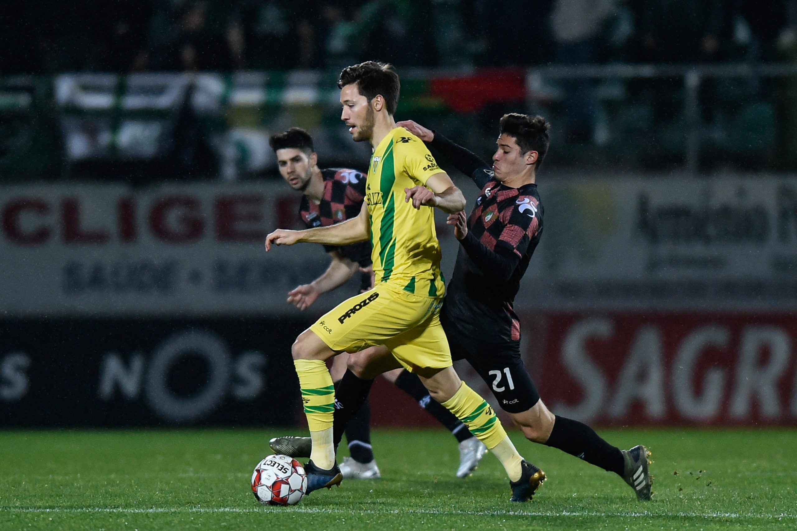Tondela e Moreirense empatam com golos marcados na segunda parte