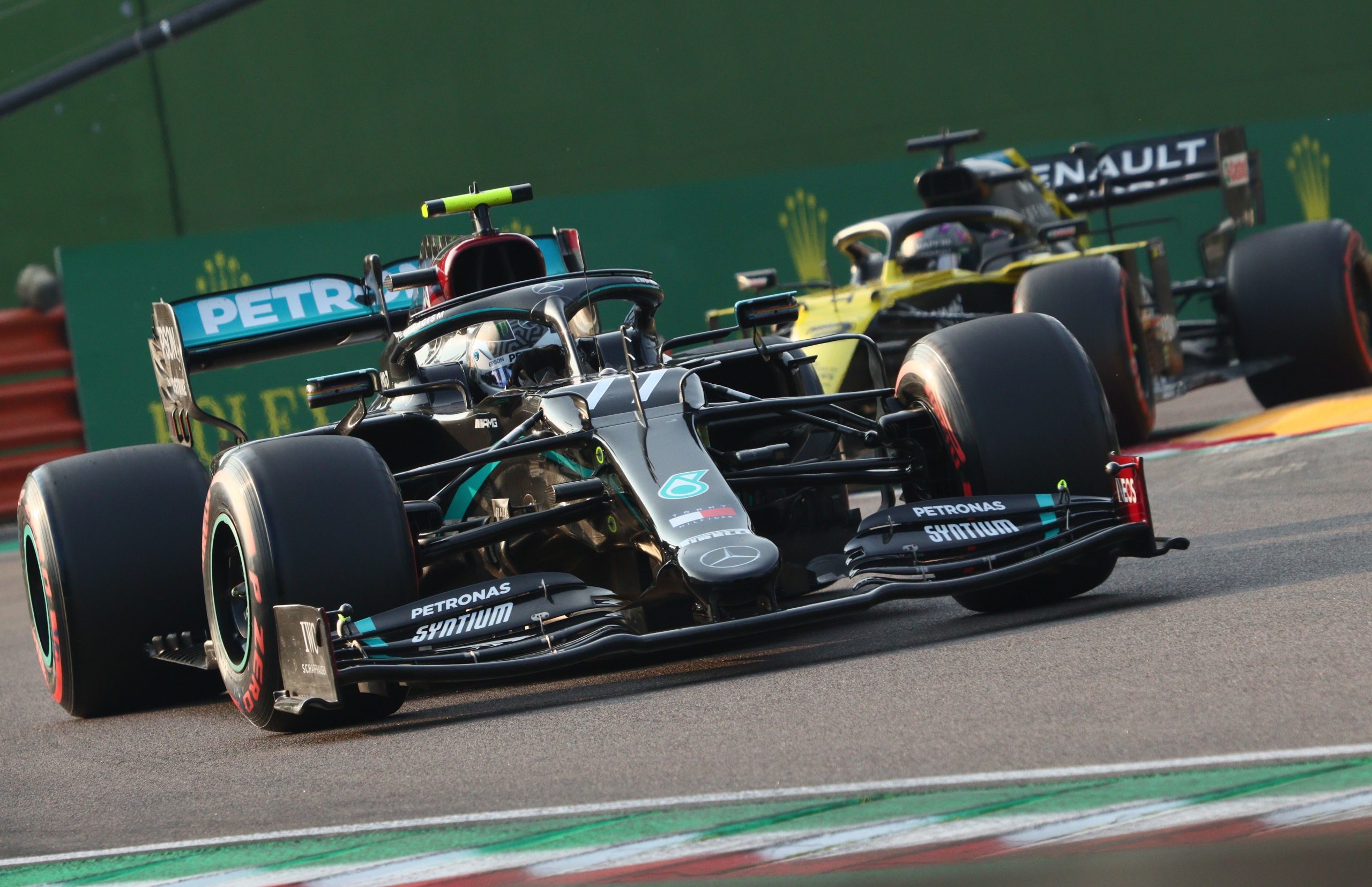 Bottas surpreende Hamilton em nova ‘dobradinha’ da Mercedes na Fórmula 1