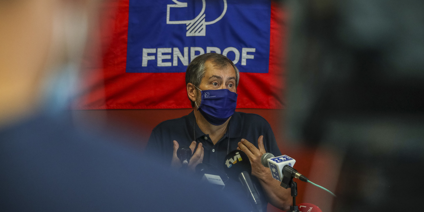 OE2022: FNE e Fenprof dizem que orçamento continua a desvalorizar professores