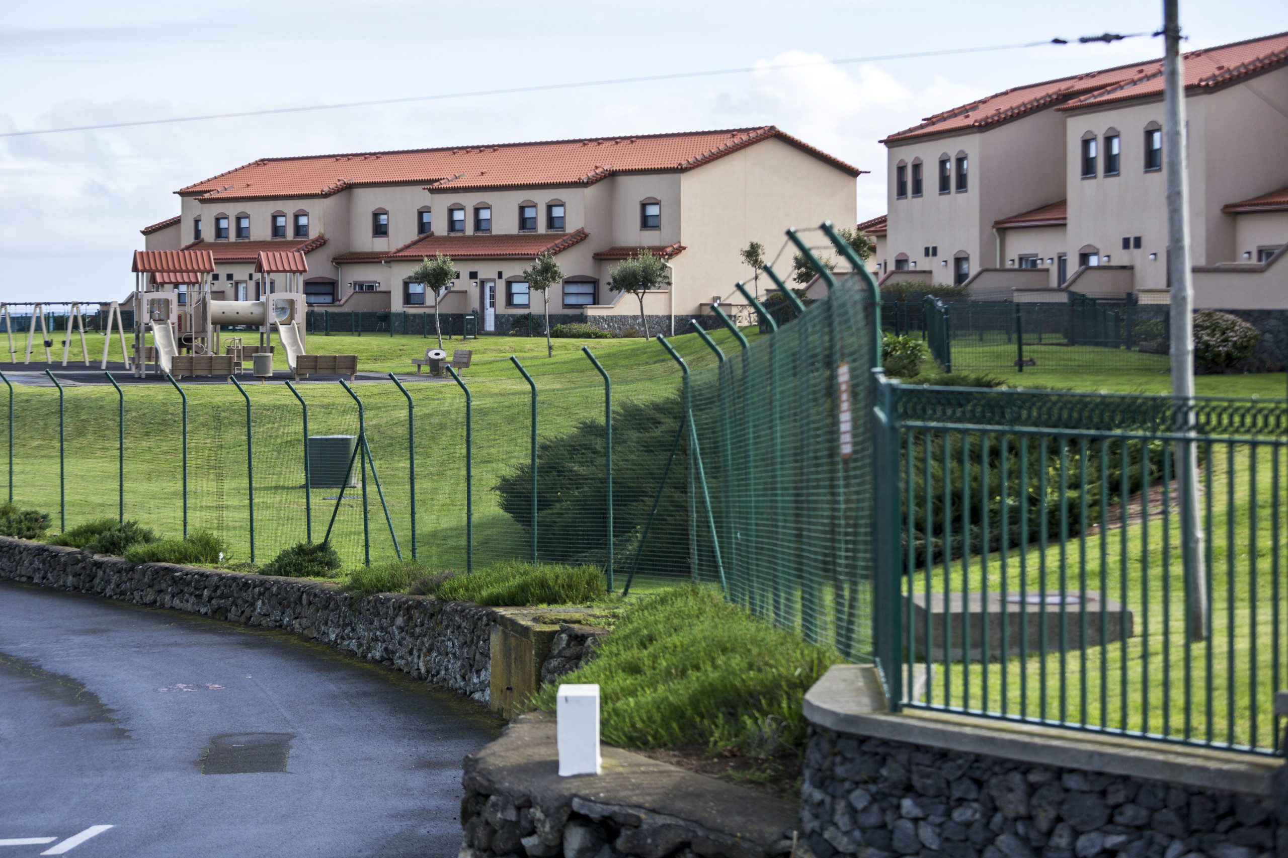 Sindicato admite contestar tabelas salariais na base das Lajes em tribunal