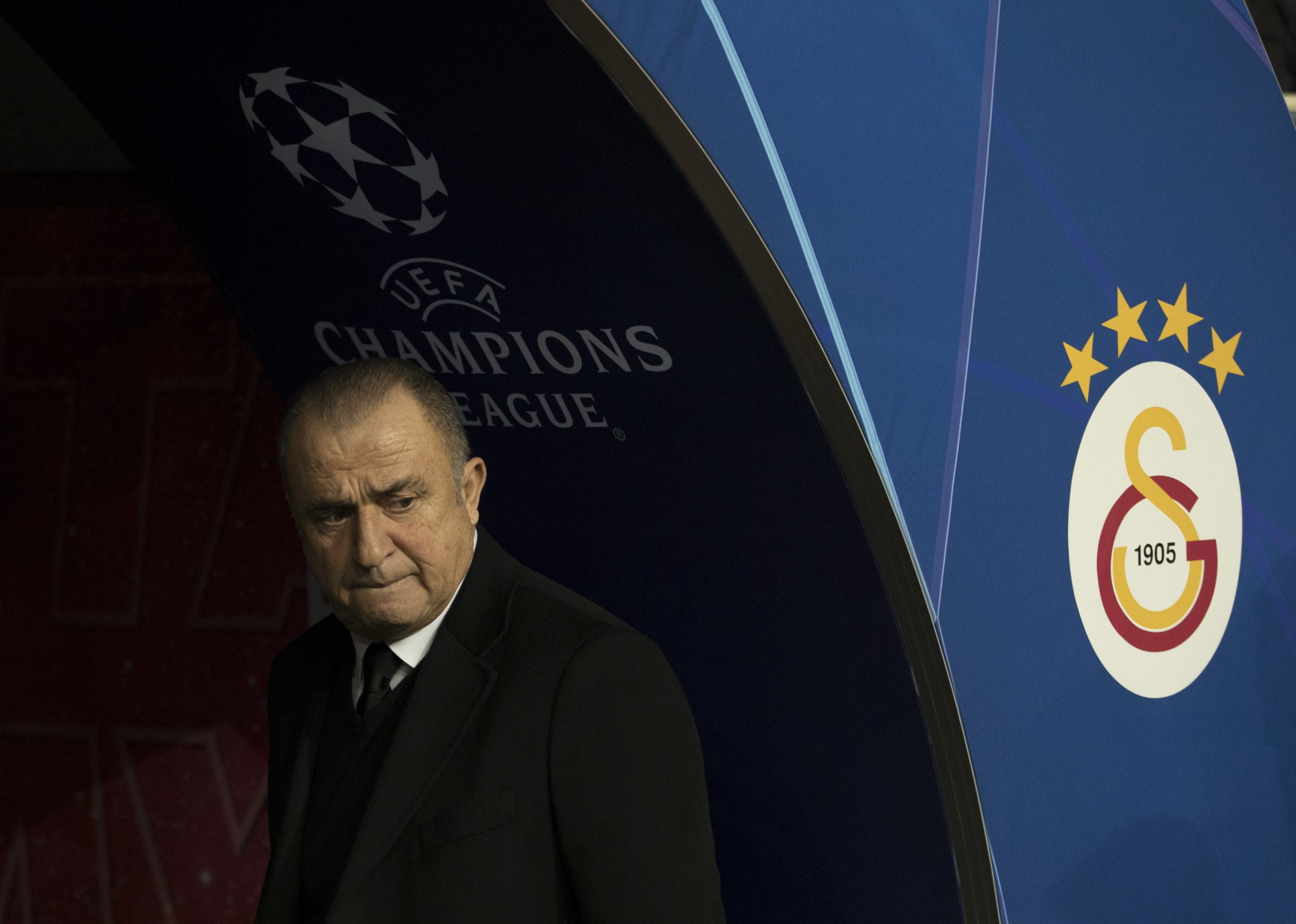 Treinador do Galatasaray considera ser possível ultrapassar Benfica