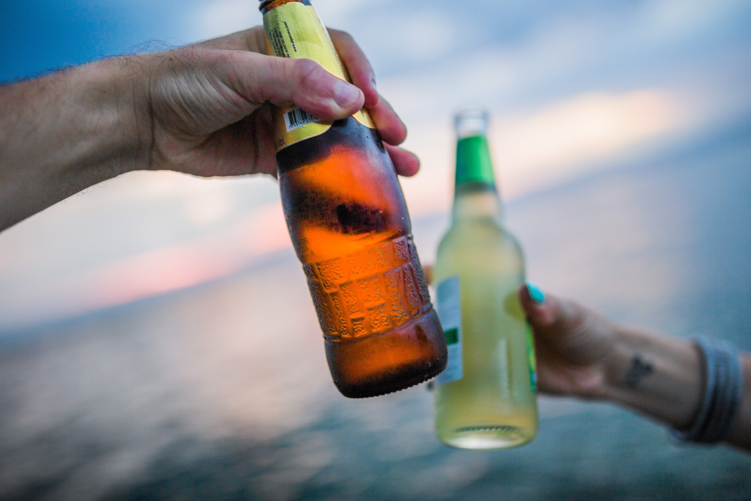 Estudo refuta ideia de que consumo moderado de álcool “protege” contra AVC