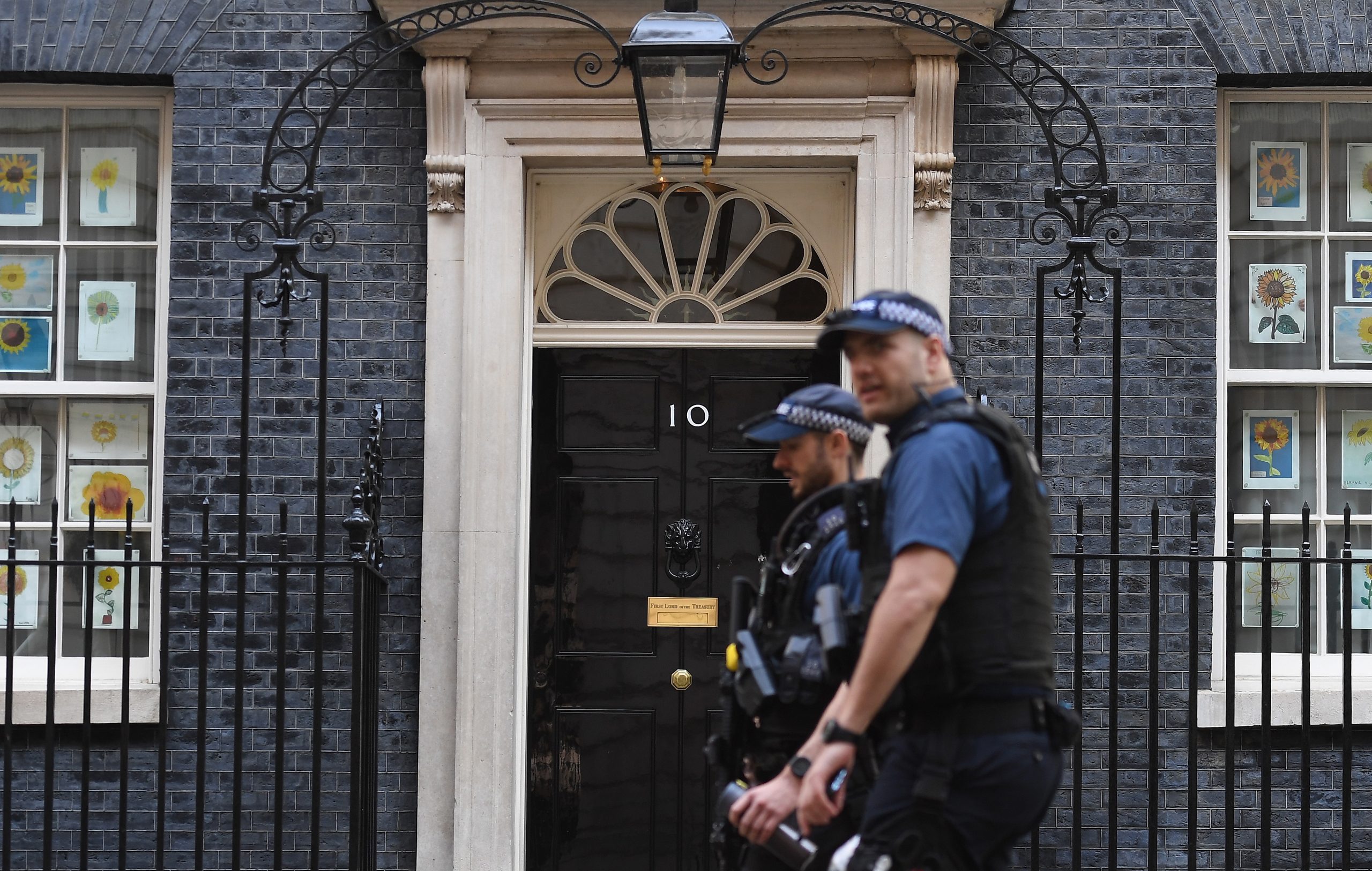 Polícia britânica aplicou 126 multas por violação das restrições em edifícios do governo — incluindo na residência oficial do primeiro-ministro