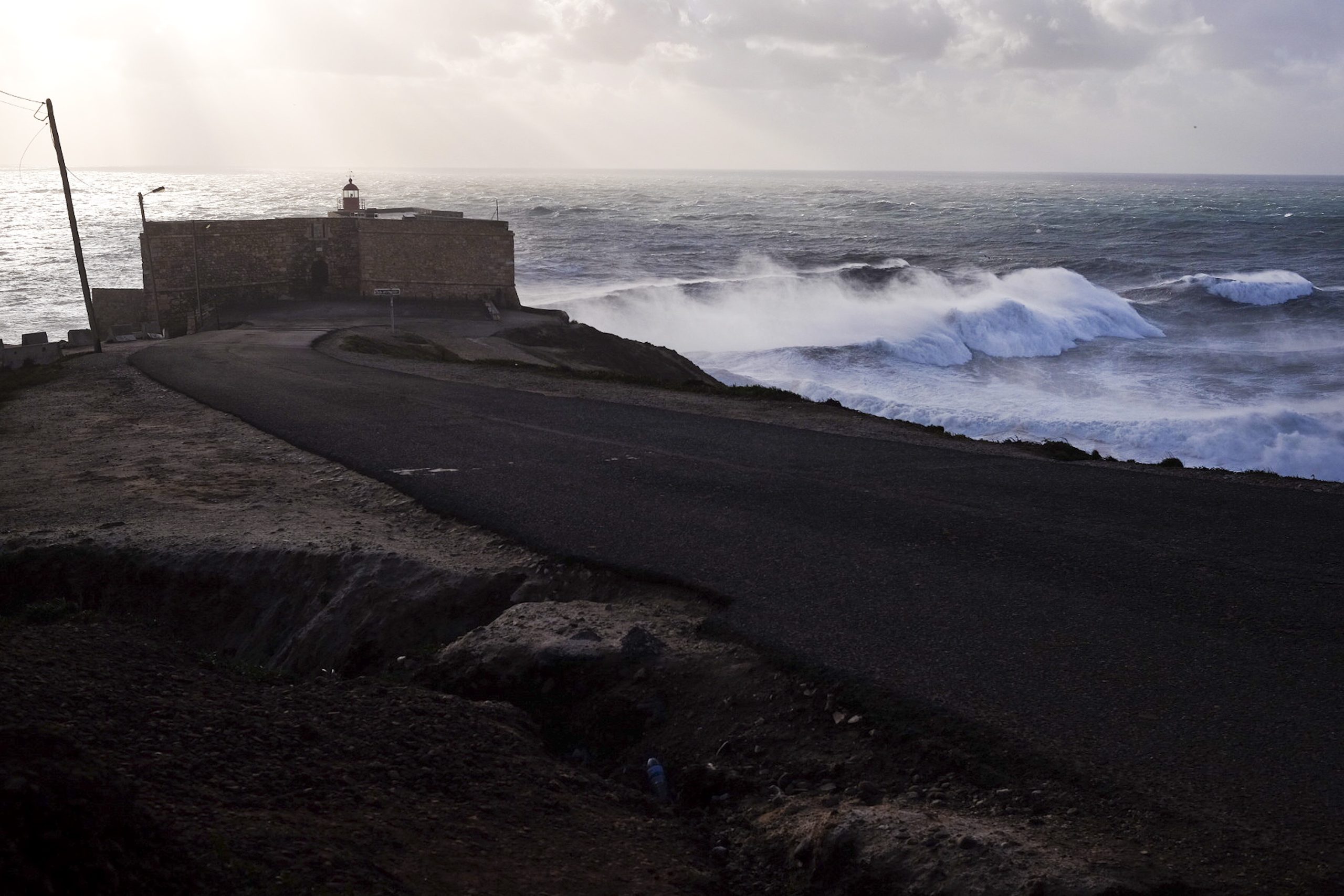 Tempestade ‘Ana’ causou ondas de 14 metros