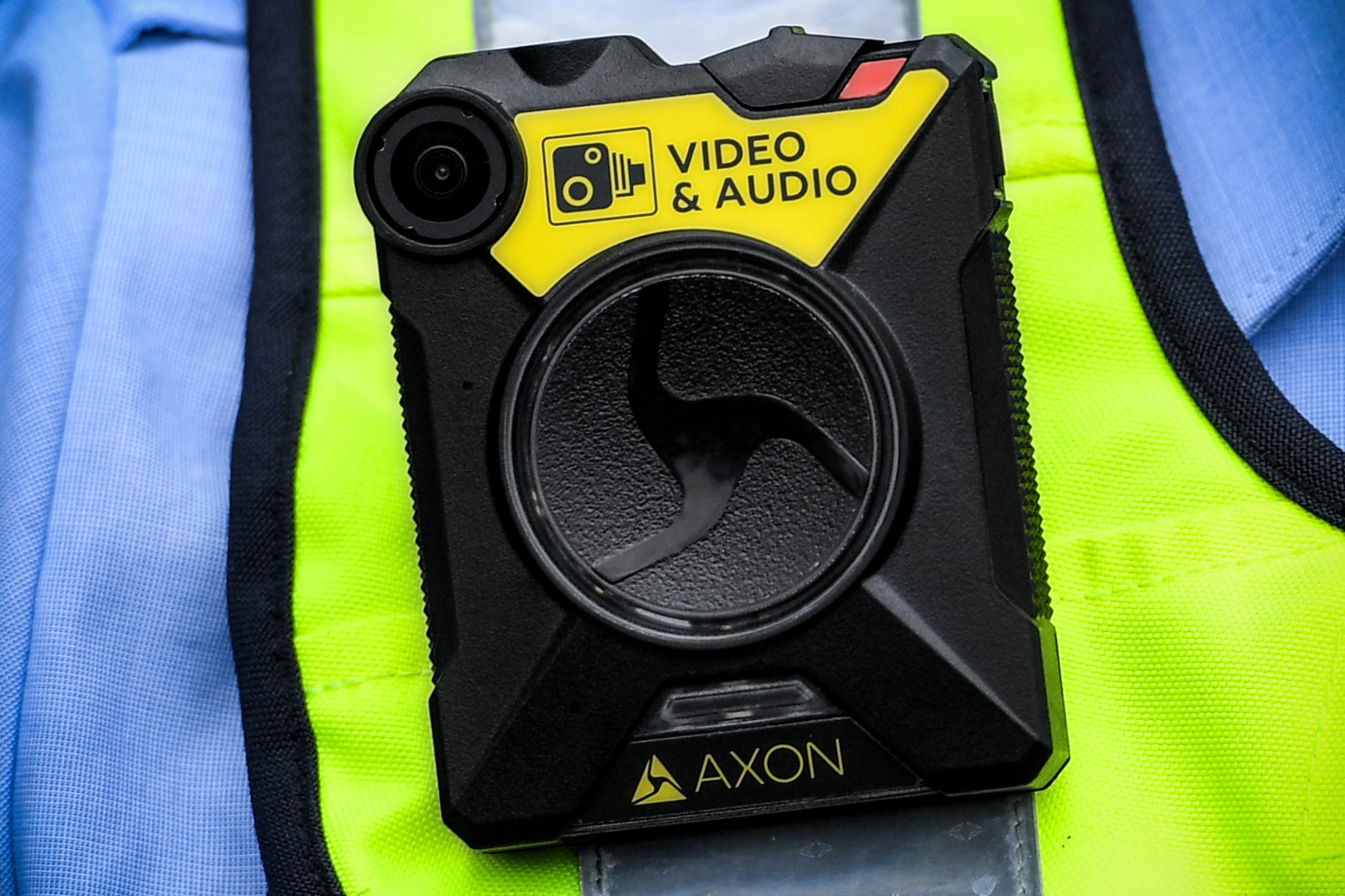 Governo aprova ‘bodycams’ nos uniformes de polícias — que têm de pedir para gravar