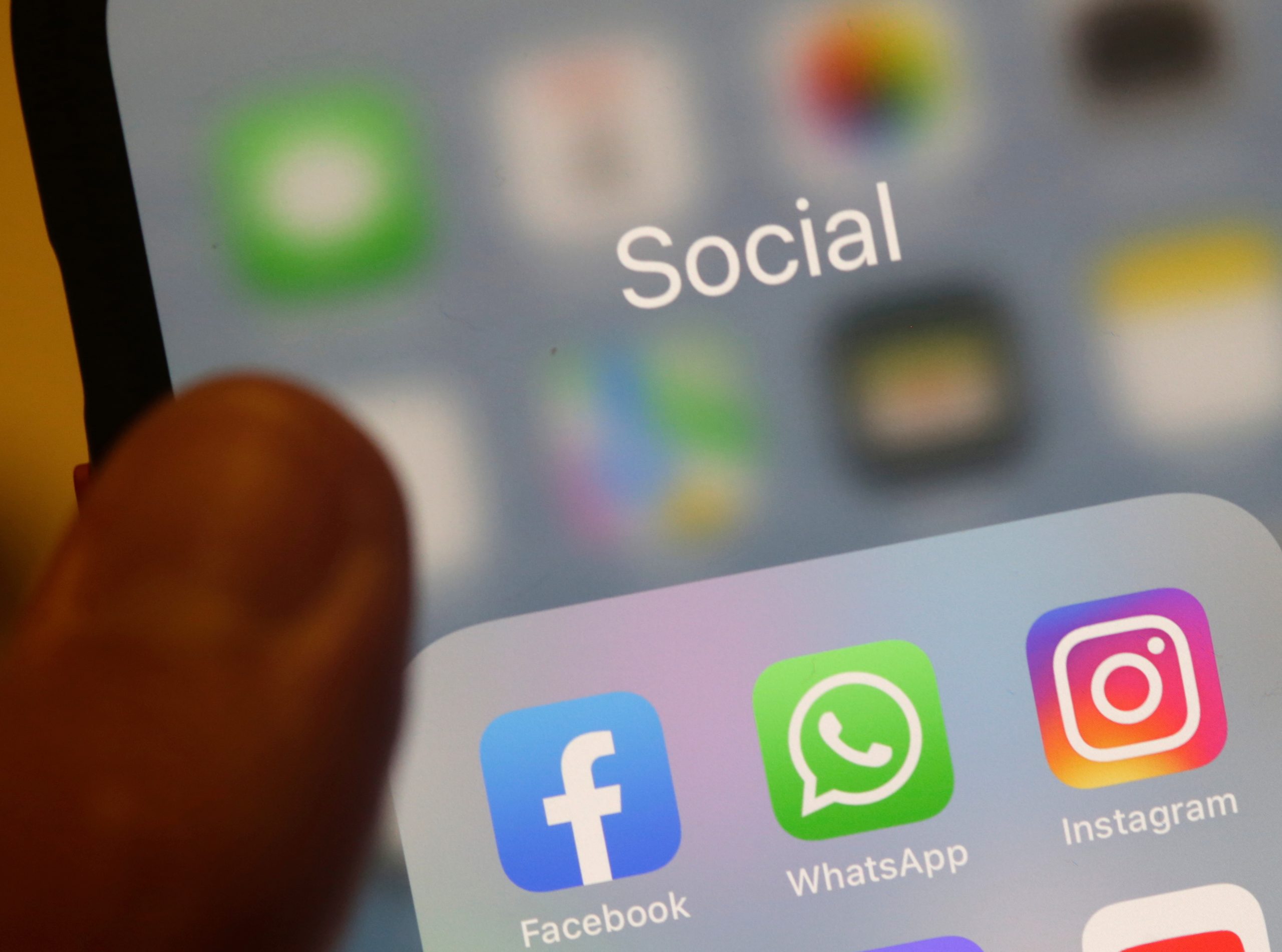 Novo esquema no WhatsApp: falsas votações permitem roubo total de contas