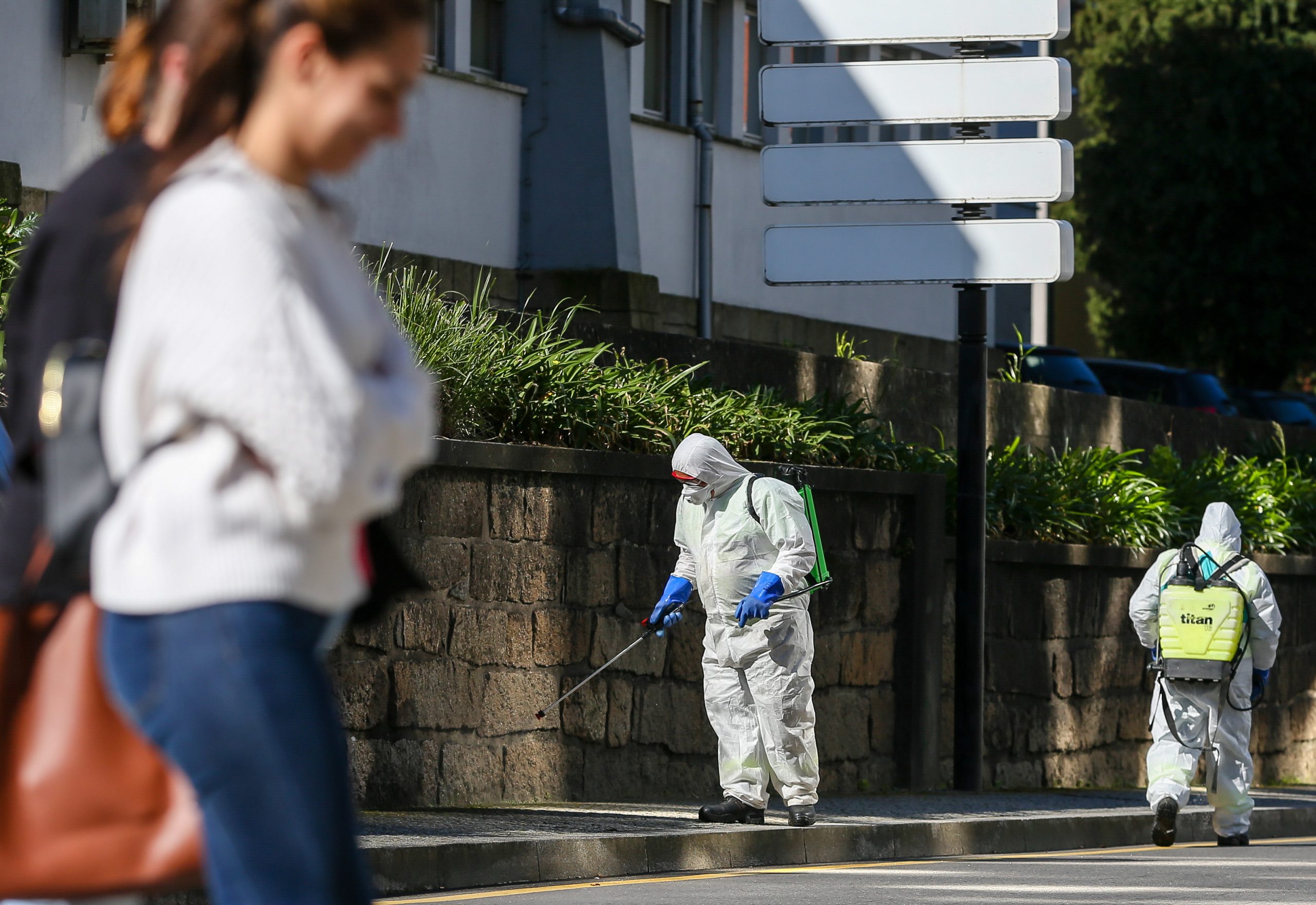 Covid-19: Trabalhadores em ‘lay-off’ normal recebem complemento em julho