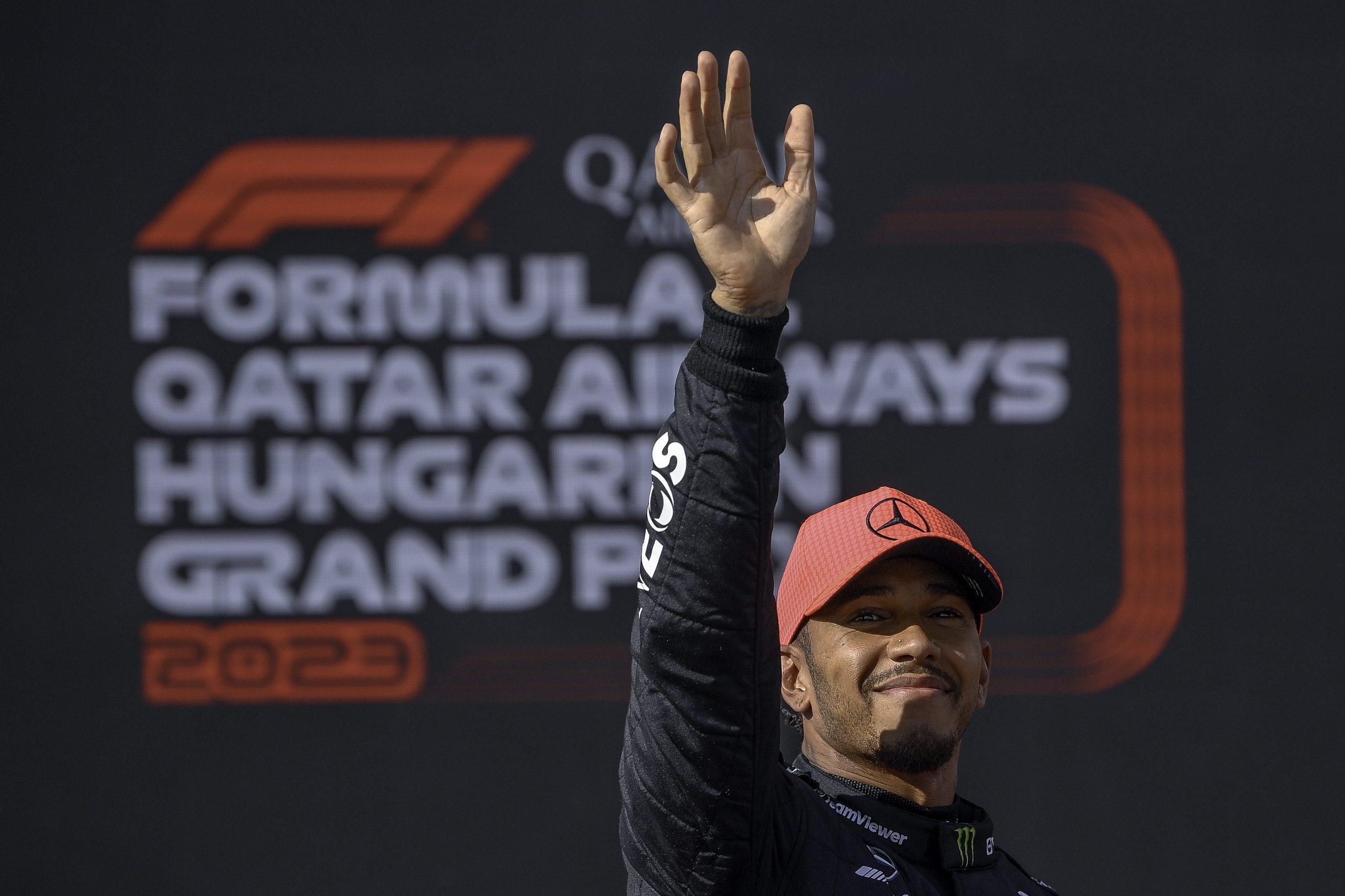 “Tem sido uma montanha russa, mas nenhum de nós perdeu a fé”. Lewis Hamilton conquista ‘pole position’ histórica na Hungria