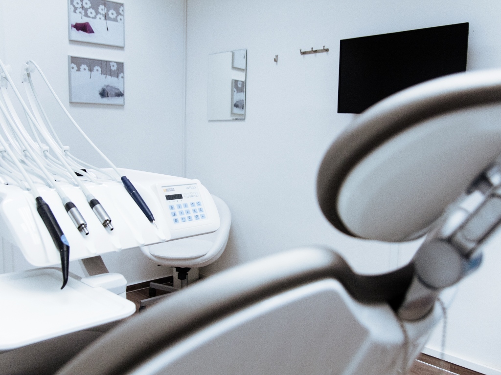 Maiores de 60 anos vão ter tratamentos dentários gratuitos