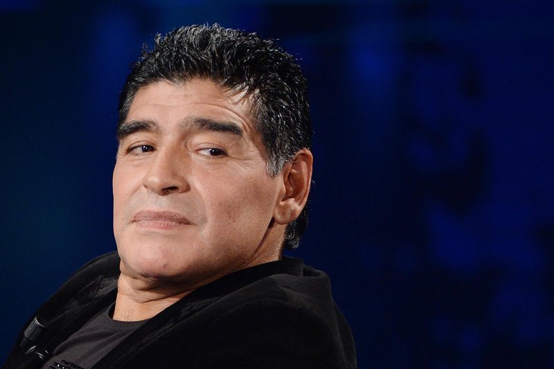 Dois dias depois de ter feito 60 anos, Diego Maradona foi internado com “depressão e anemia”