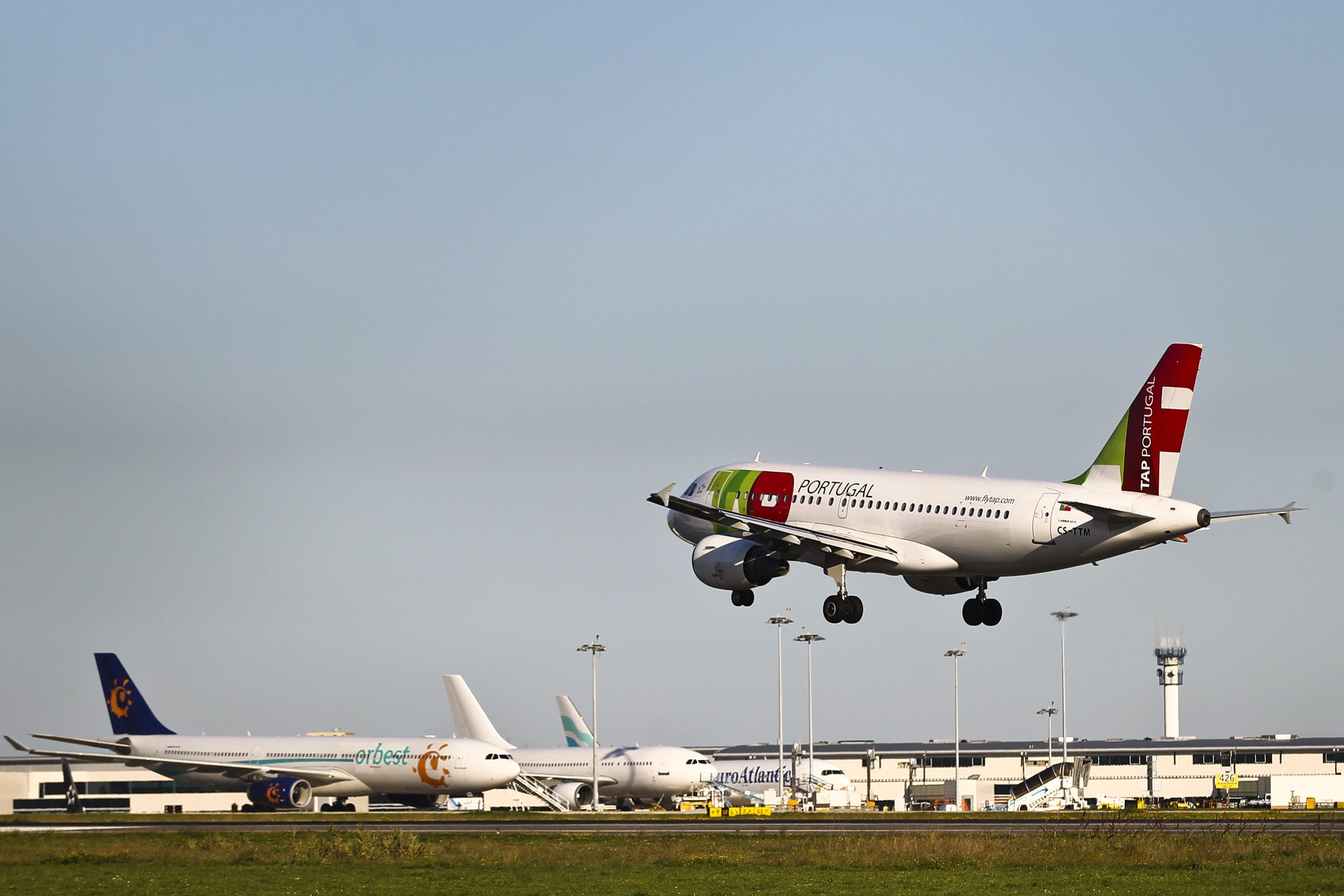 Nevoeiro obriga ao desvio de 18 voos do aeroporto de Lisboa