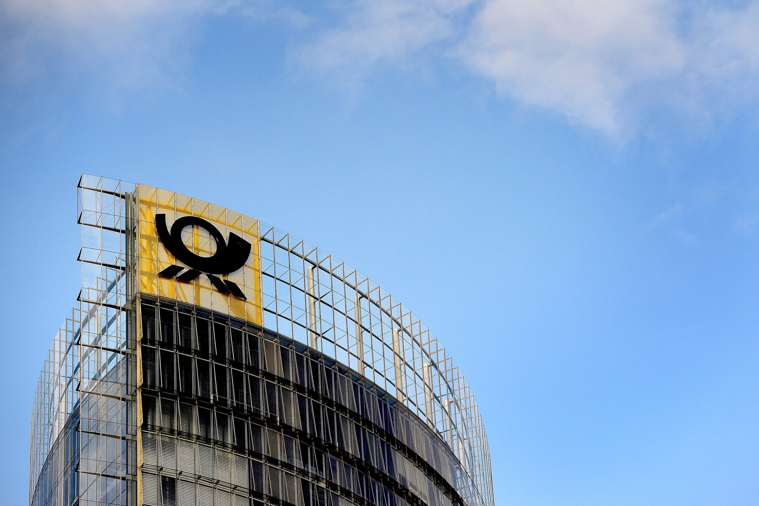 Lucro da DHL cai 9,6% no 1.º semestre para 1.116 milhões de euros