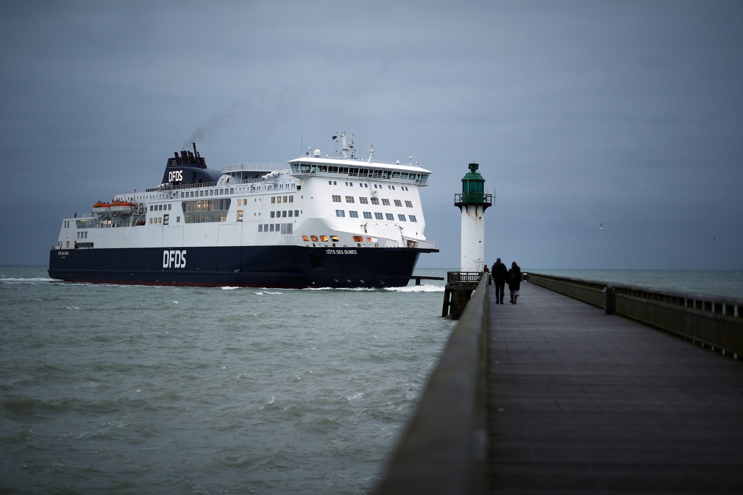 Ferry em chamas com 300 pessoas a bordo na costa da Suécia