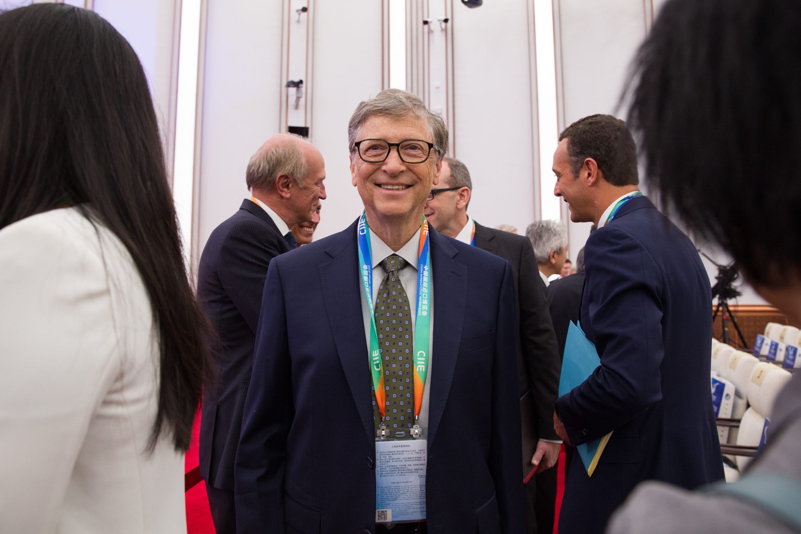 Bill Gates apresenta sanita inovadora que não precisa de água ou saneamento