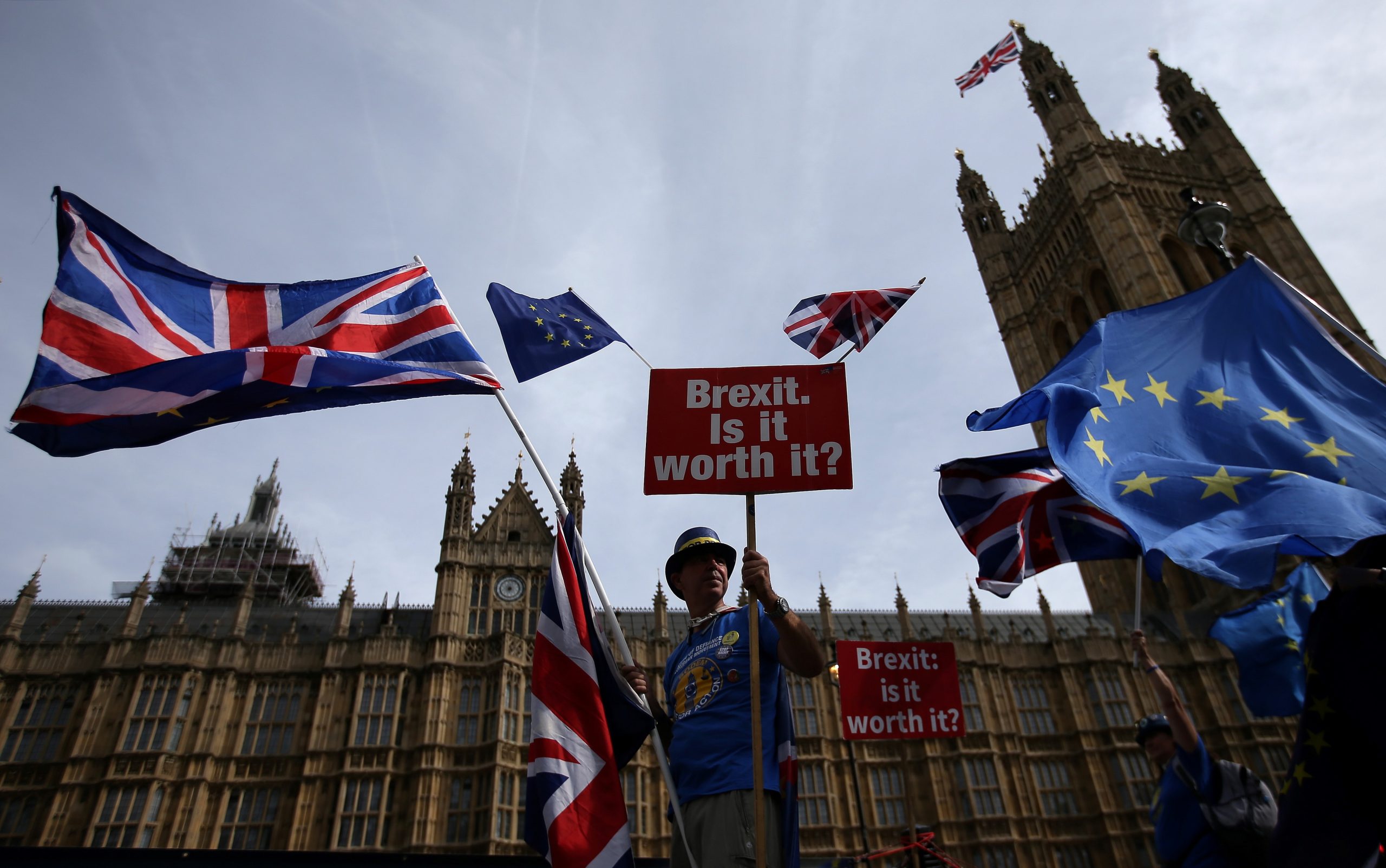 Brexit: Parlamento britânico vai manter férias de Natal sem saber quando vai votar acordo