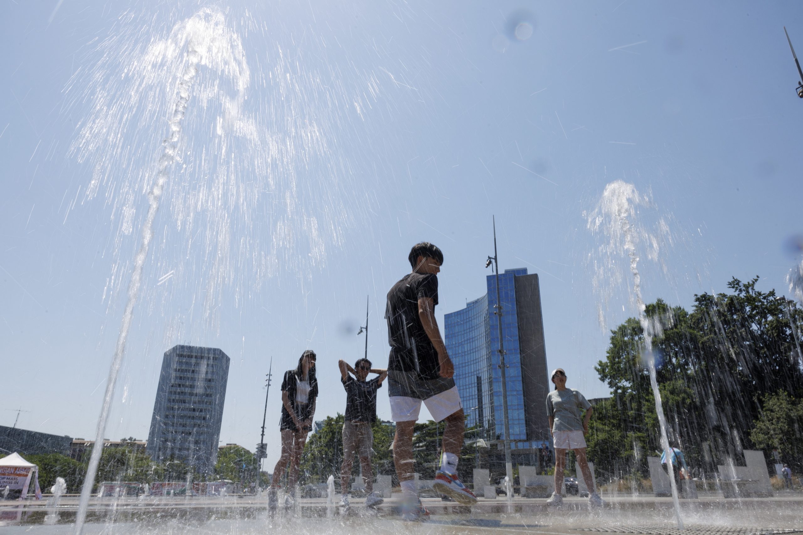 Ondas de calor espalham-se por todo o mundo. Temperaturas ameaçam bater recordes na Europa, China e EUA