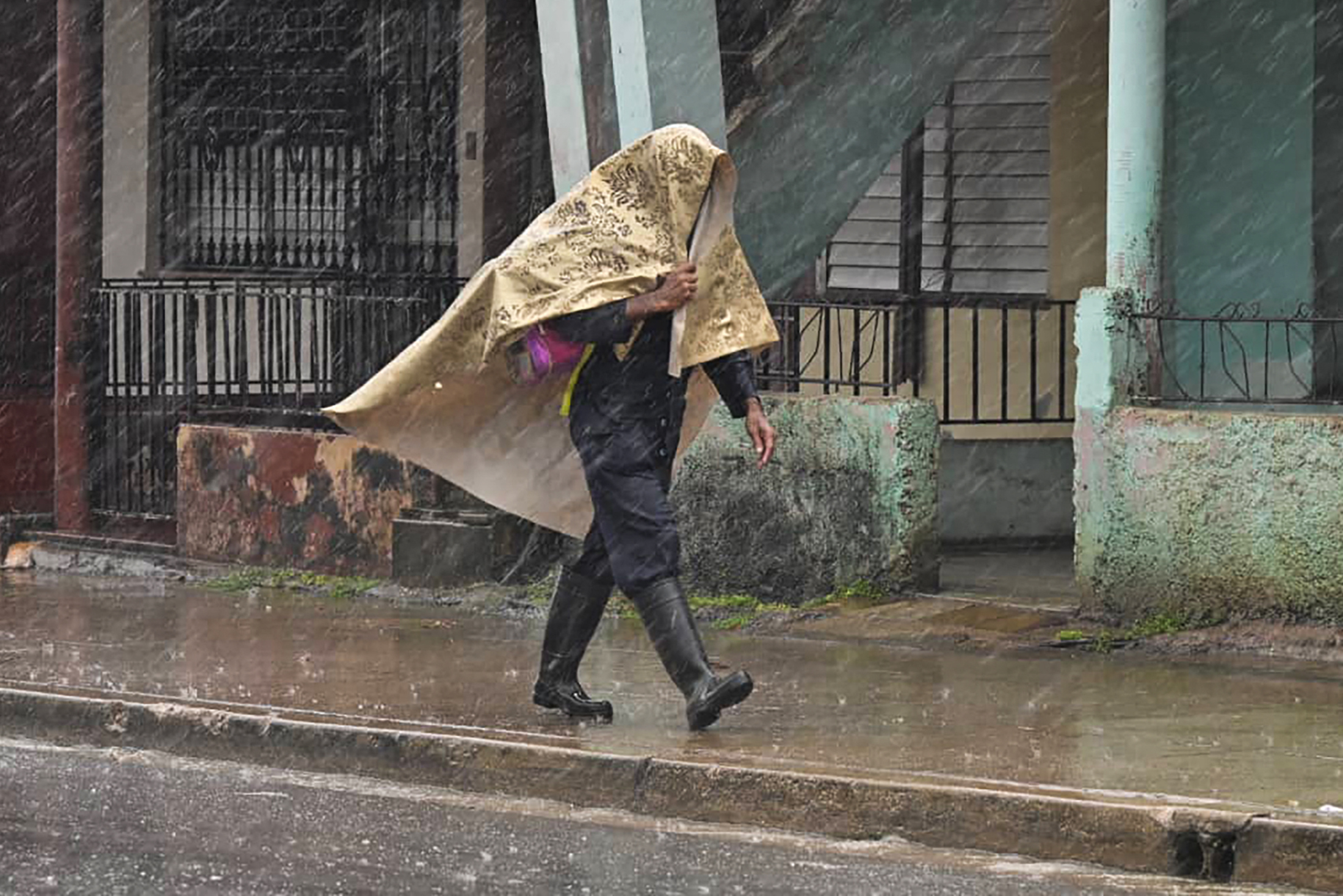 Furacão Gabrielle agita o Atlântico e ameaça trazer fortes tempestades aos Açores