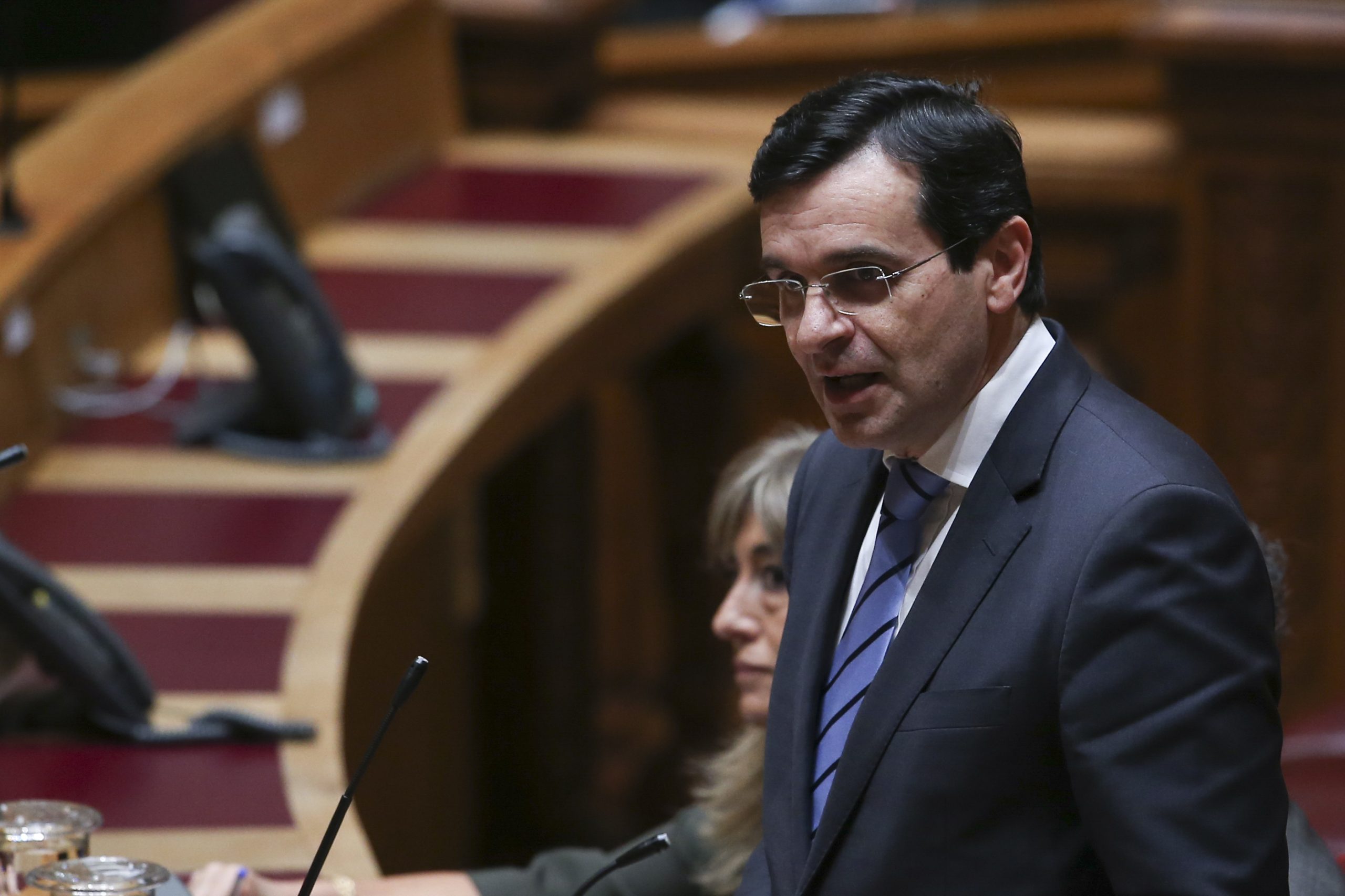 Ministro garante que concurso para especialistas hospitalares será publicado até sexta-feira